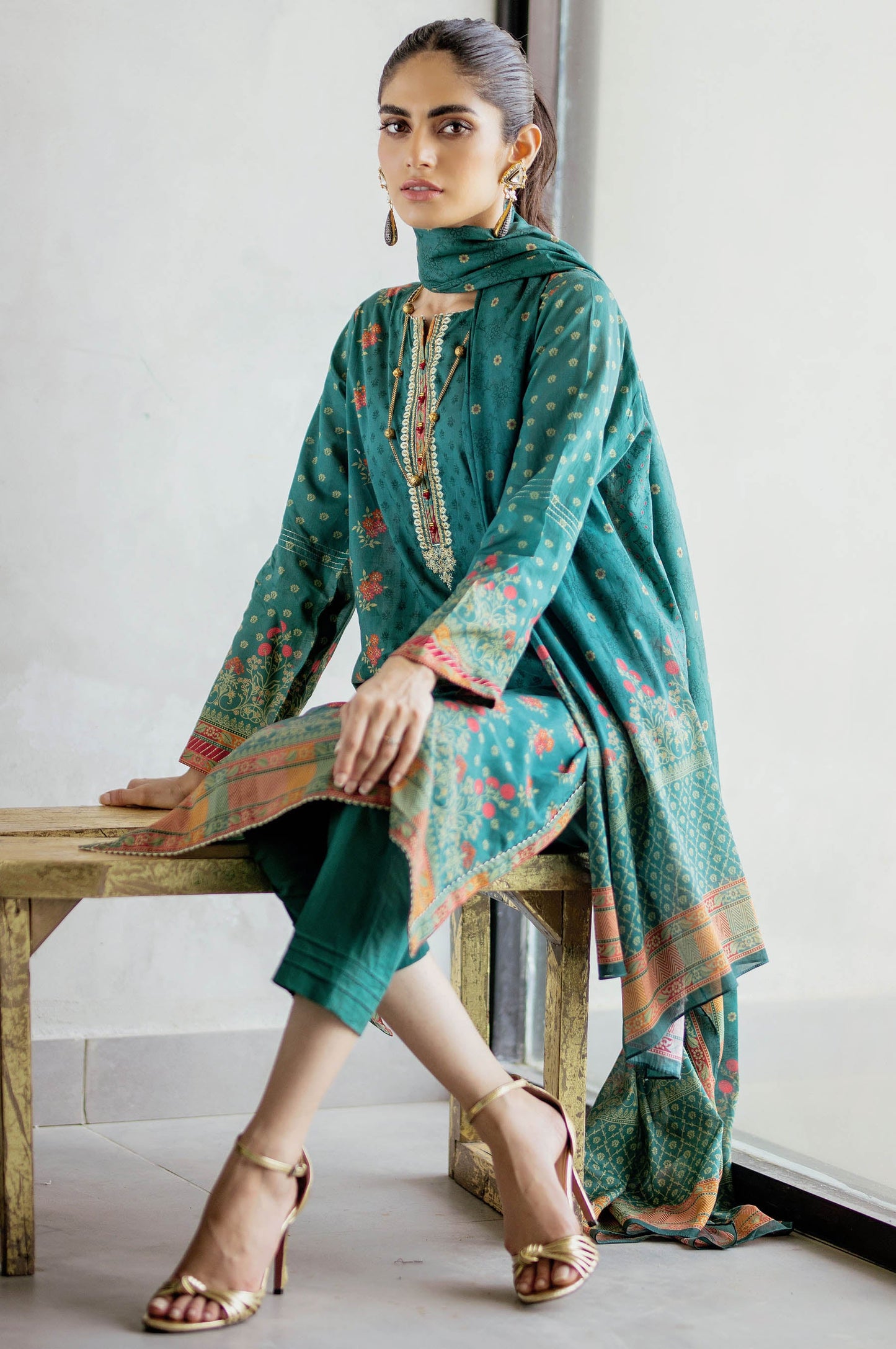 Unstitched 3 Piece Embroidered Doria Lawn Suit with Voile Slub Dupatta