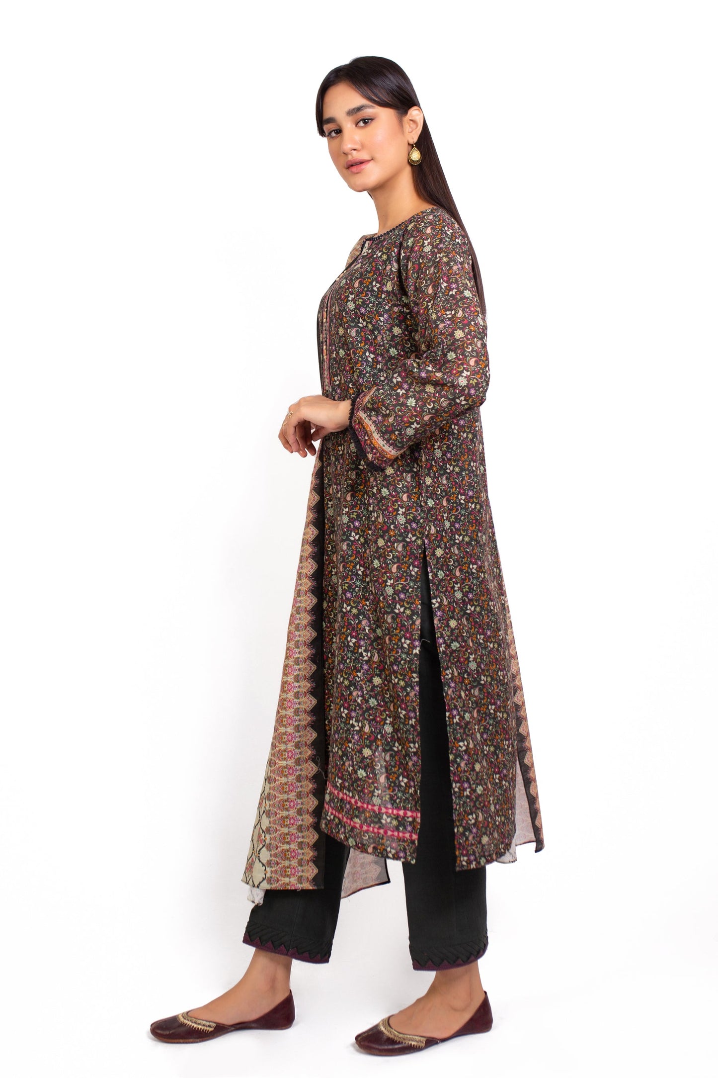Stitched 3 Piece Printed Khaddar Suit