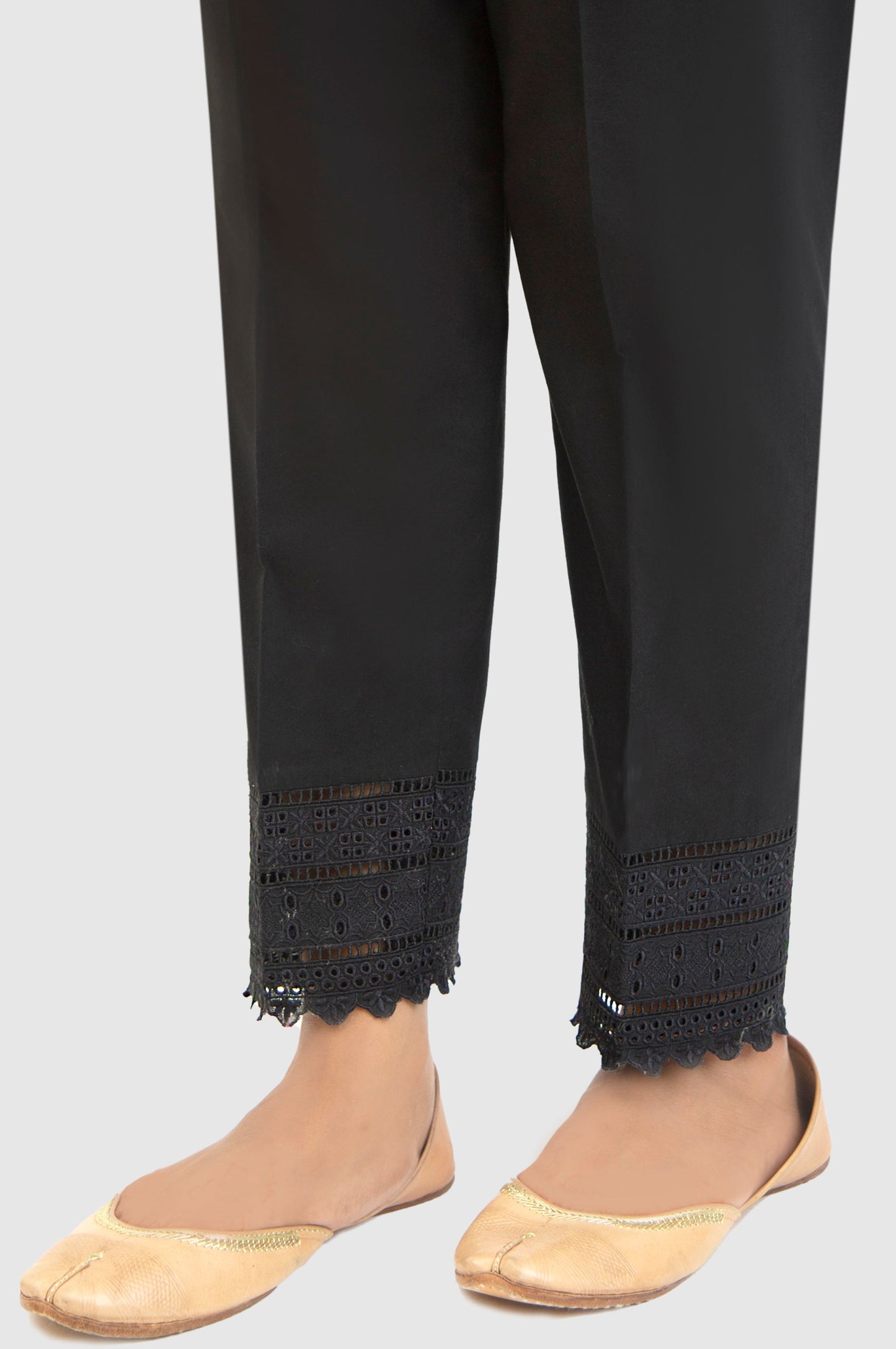 Embroidered Cambric Capri Pants - Black