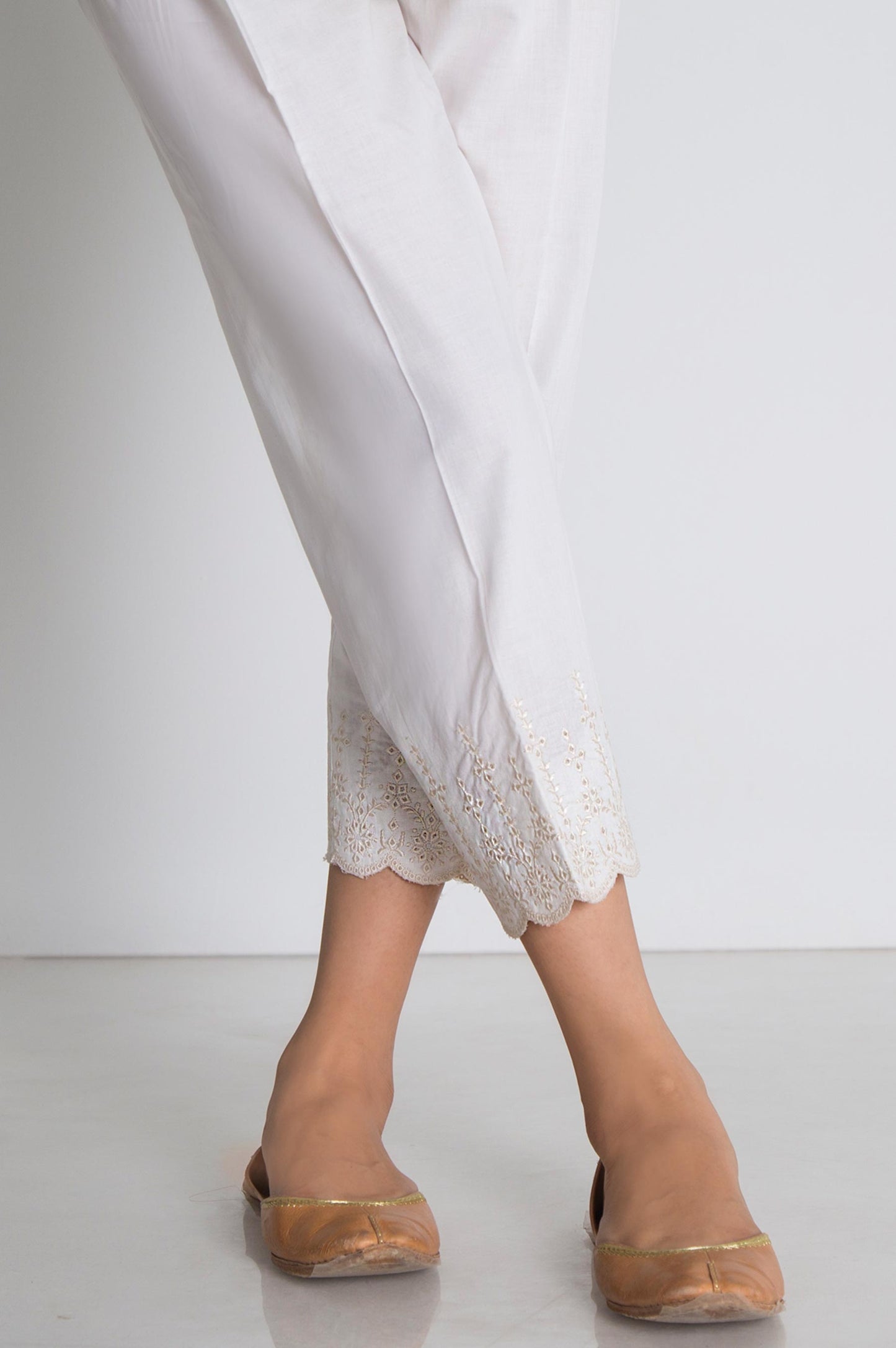 Embroidered Cambric Capri Pant -White