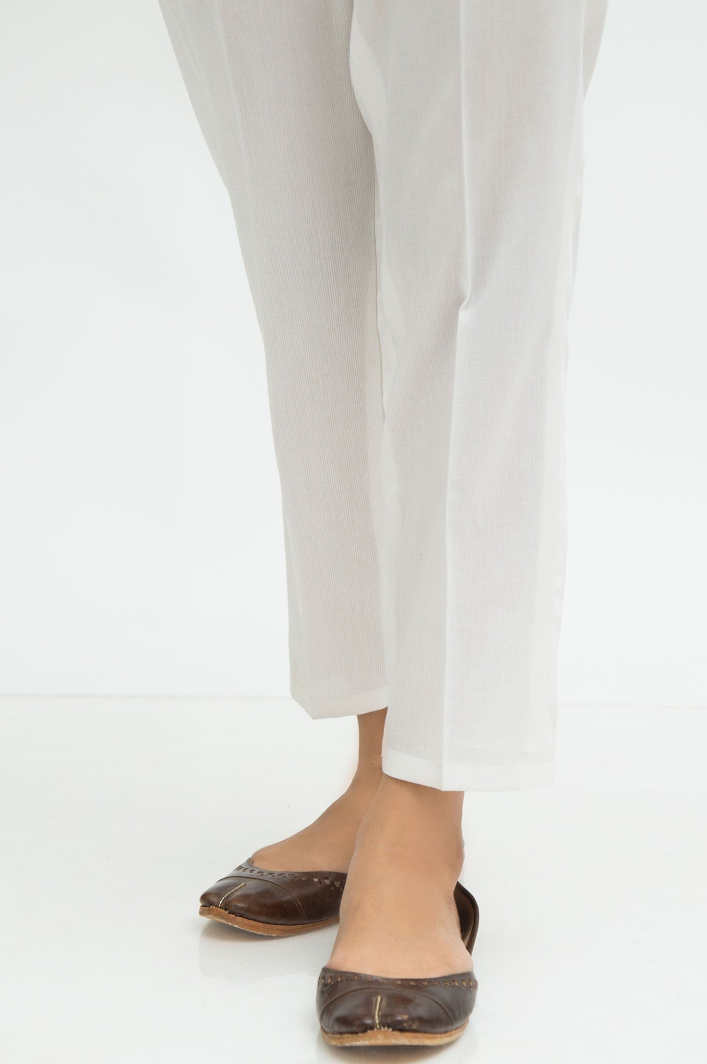 Basic Cottle Cigarette Pants Relax Fit - White