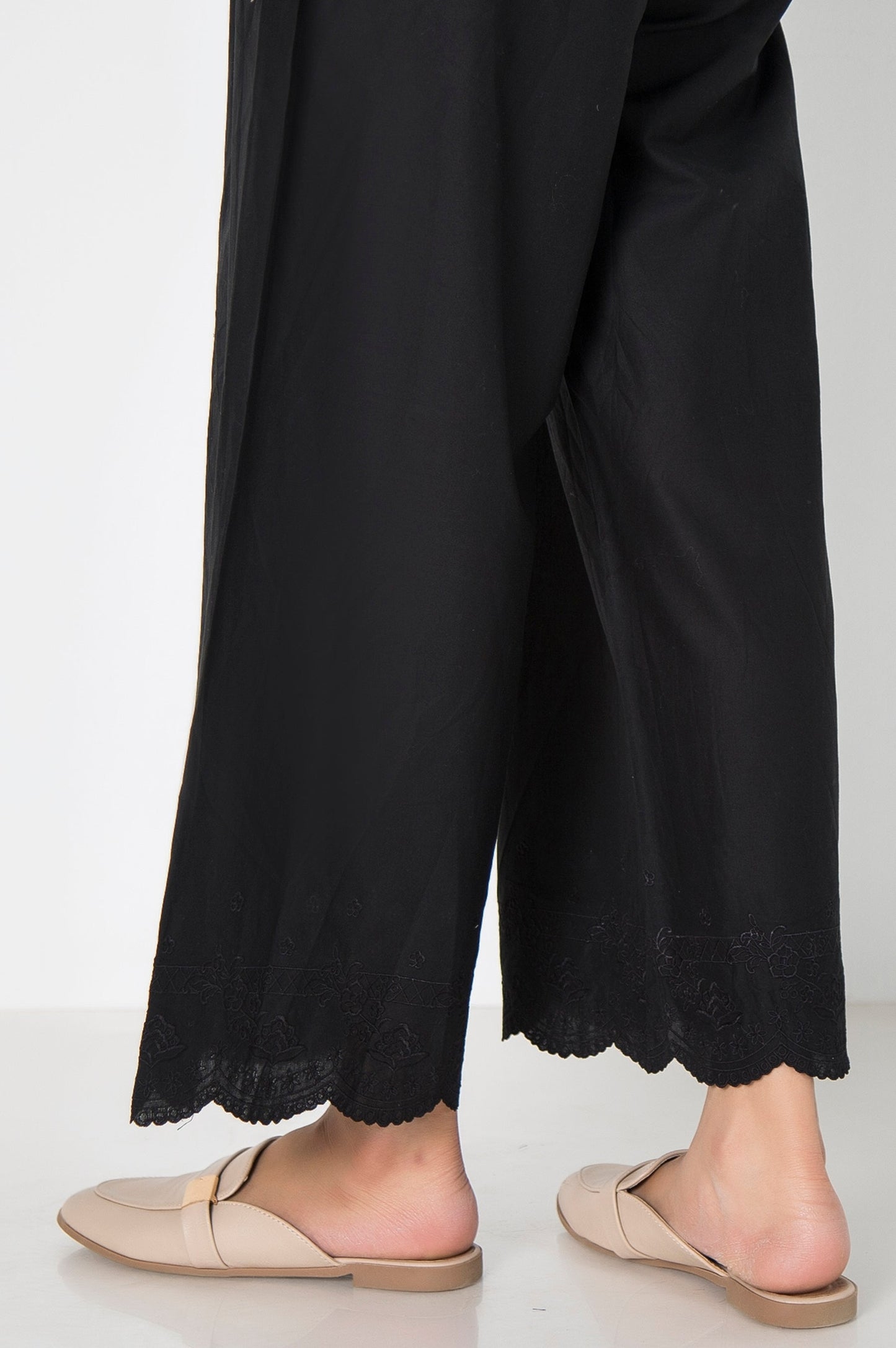 Embroidered Cambric Culotte Pants - Black