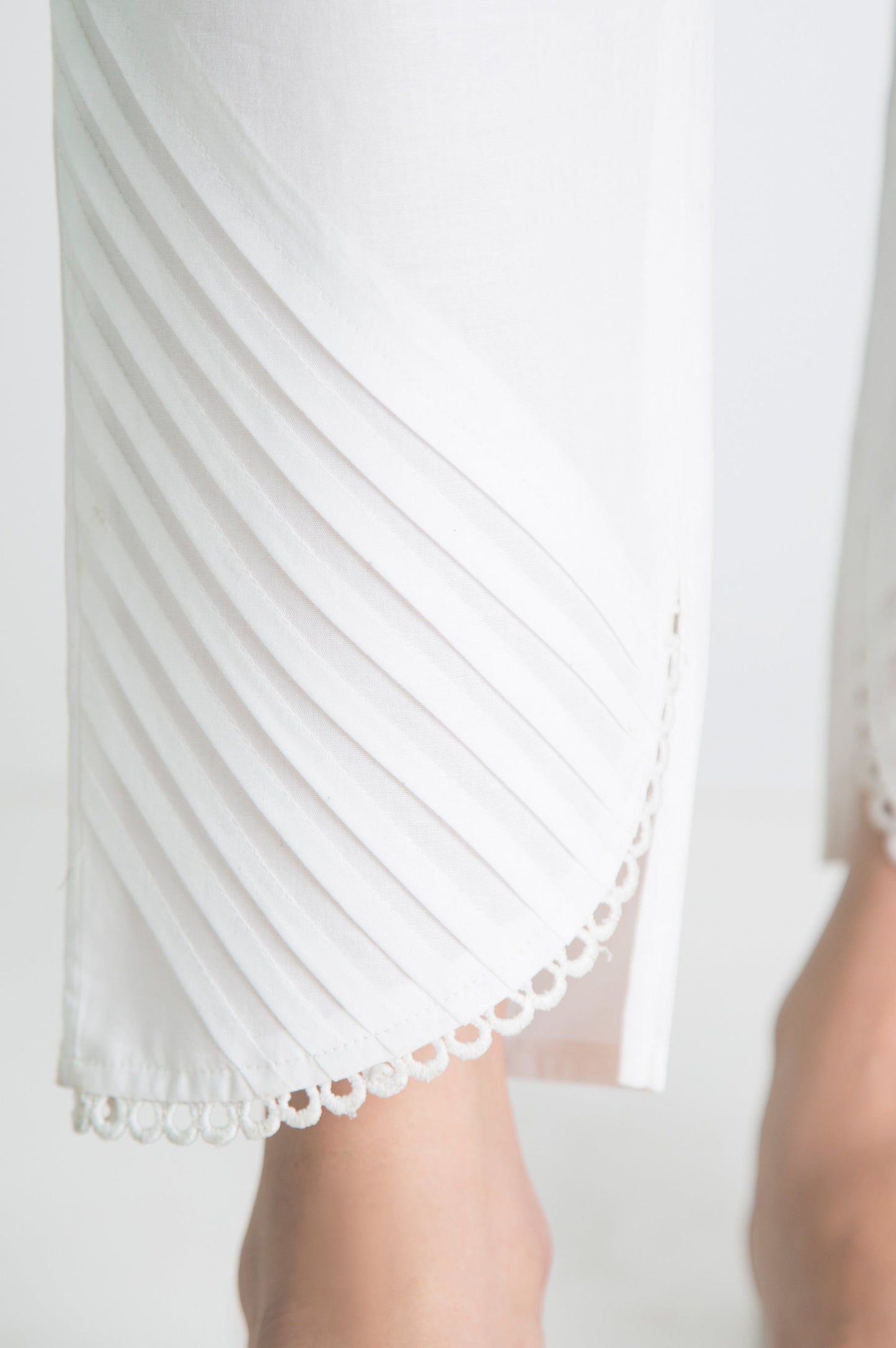 Embellished Cambric Cigarette Pants - White