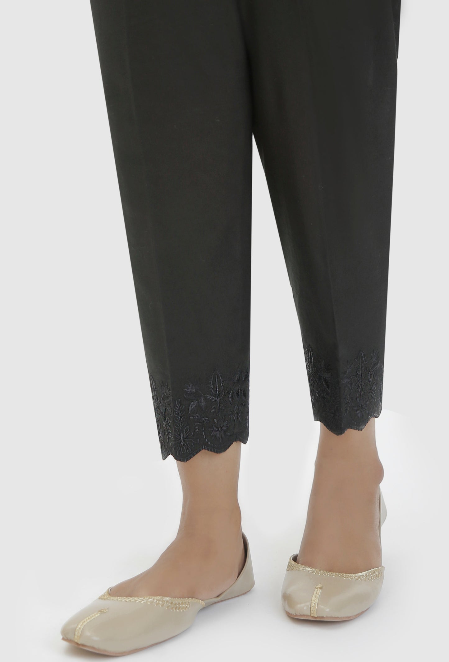 Embroidered Cambric Cigeratte Pants - Black