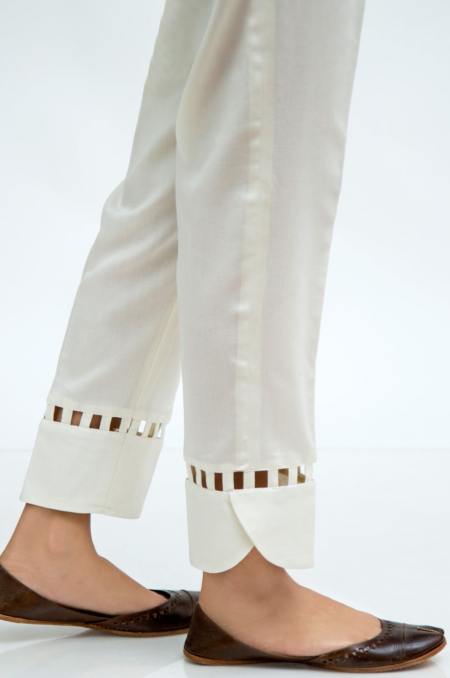 Stylized Cottel Cigarette Pants- White