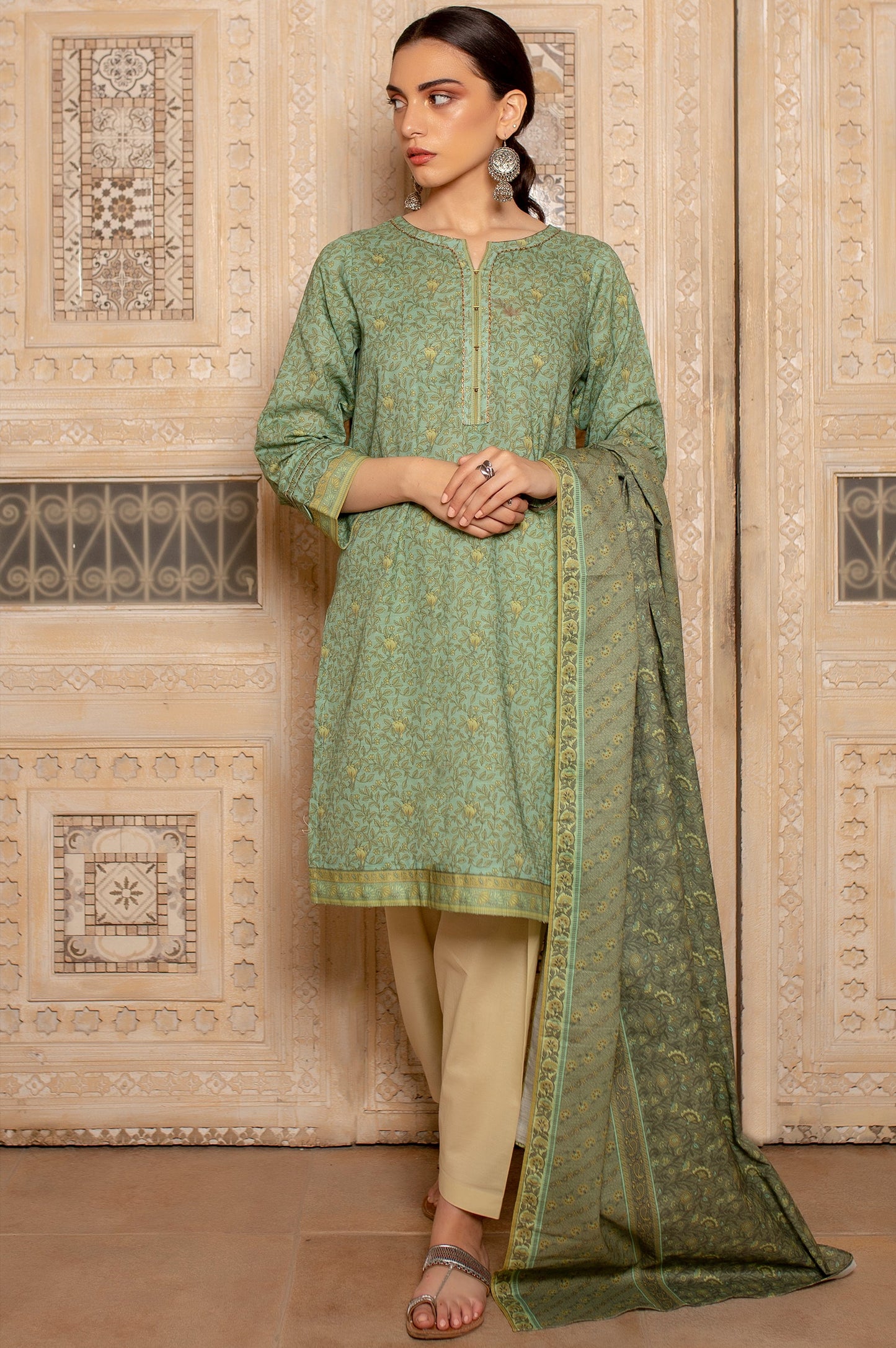 Unstitched 2 Piece Printed Khaddar Suit