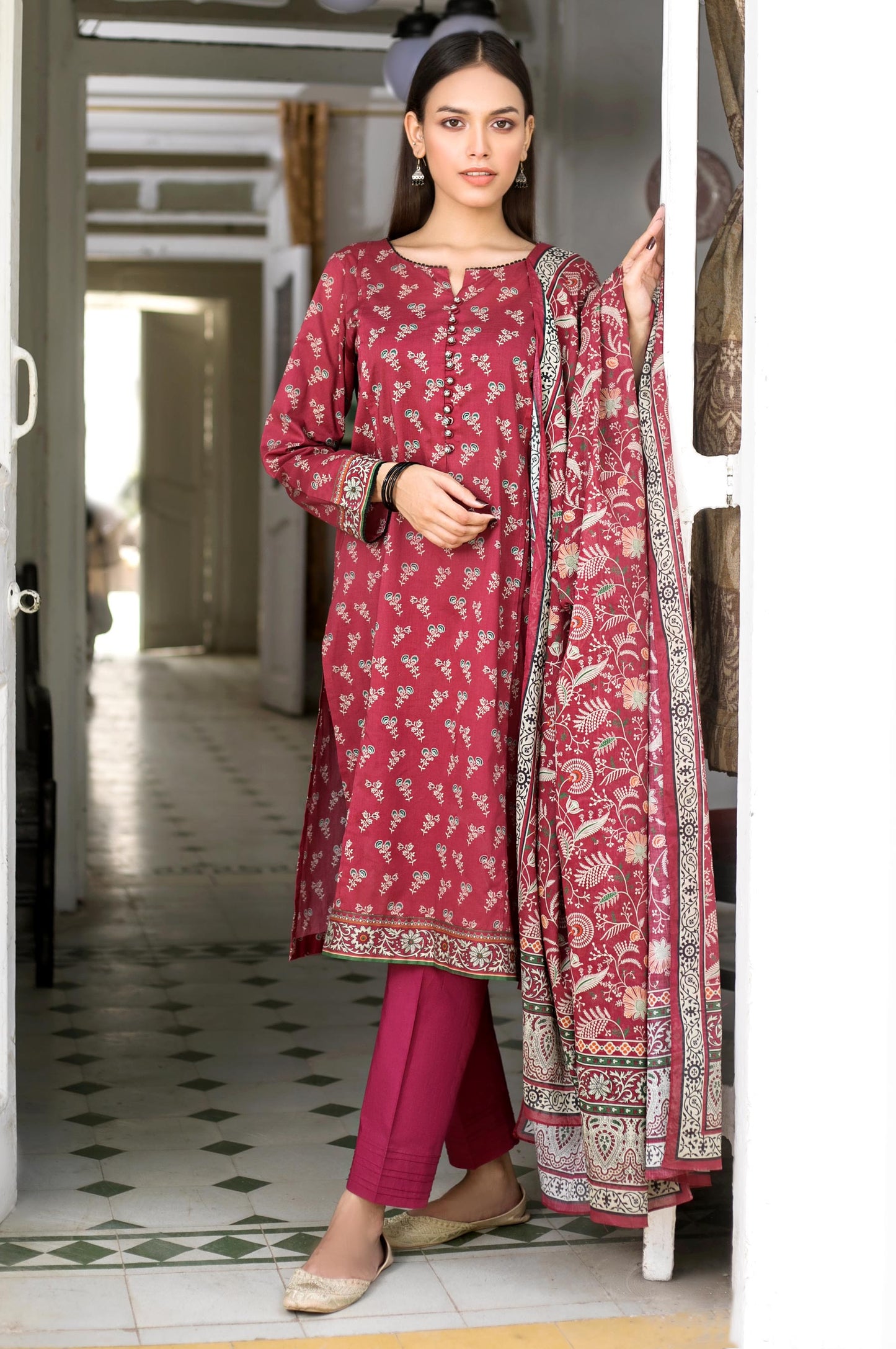 Unstitched-3-Piece-Digital-Printed-Lawn-Suit