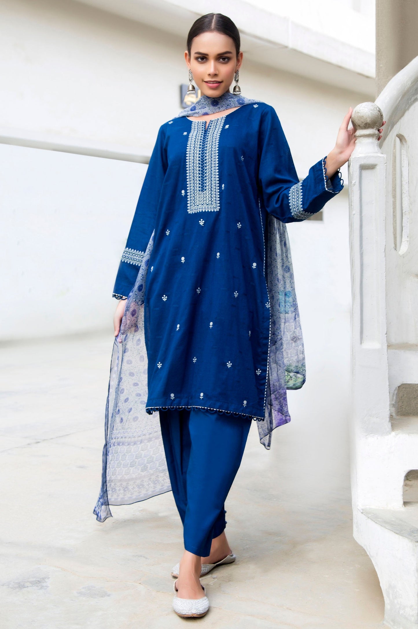 Unstitched 3 Piece Embroidered Jacquard Suit