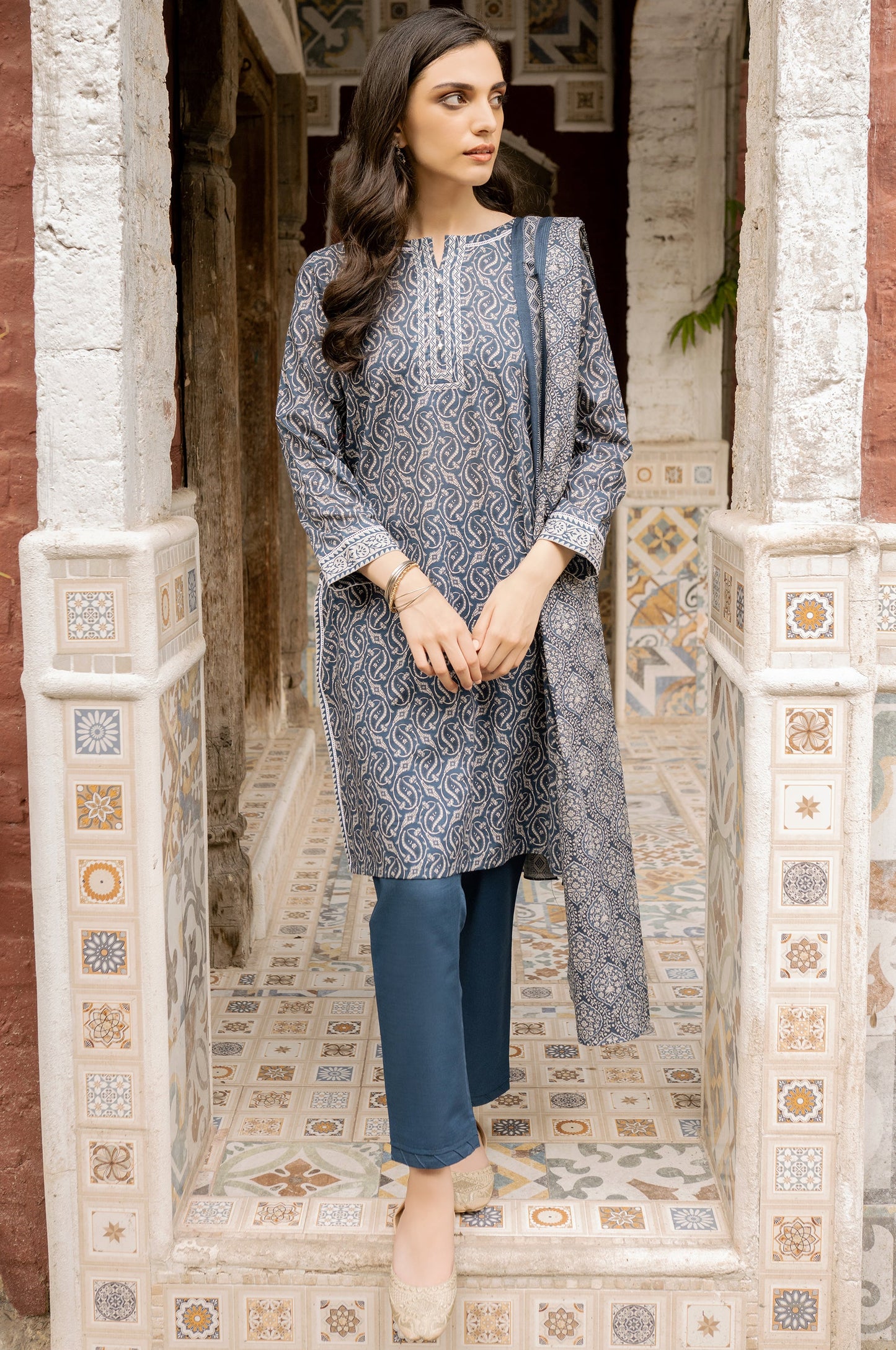 Unstitched 3 Piece Printed Khaddar Suit