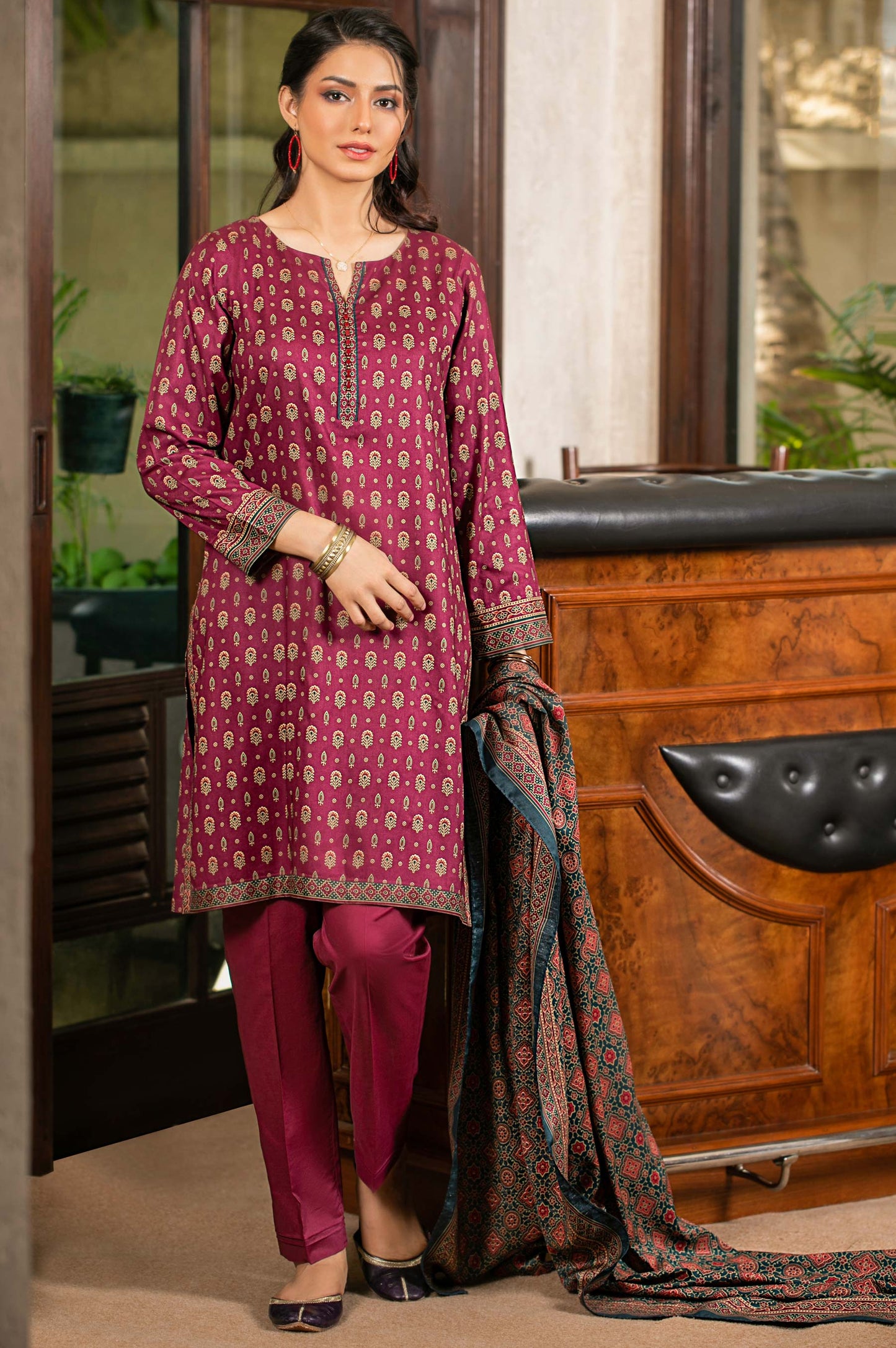 Unstitched 3 Piece Printed Linen Viscose Suit