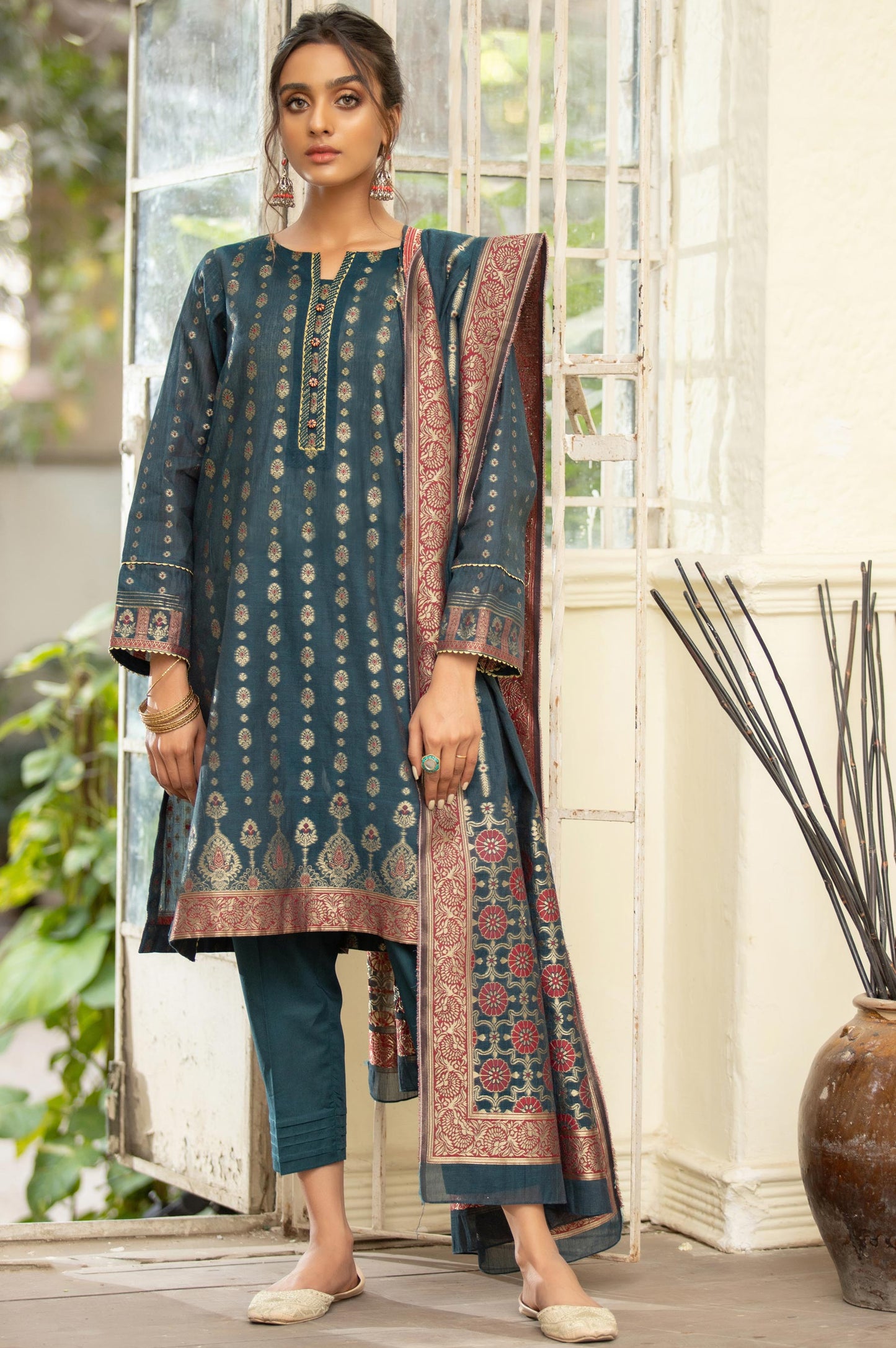 Unstitched 3 Piece Yarn Dyed Jacquard Suit