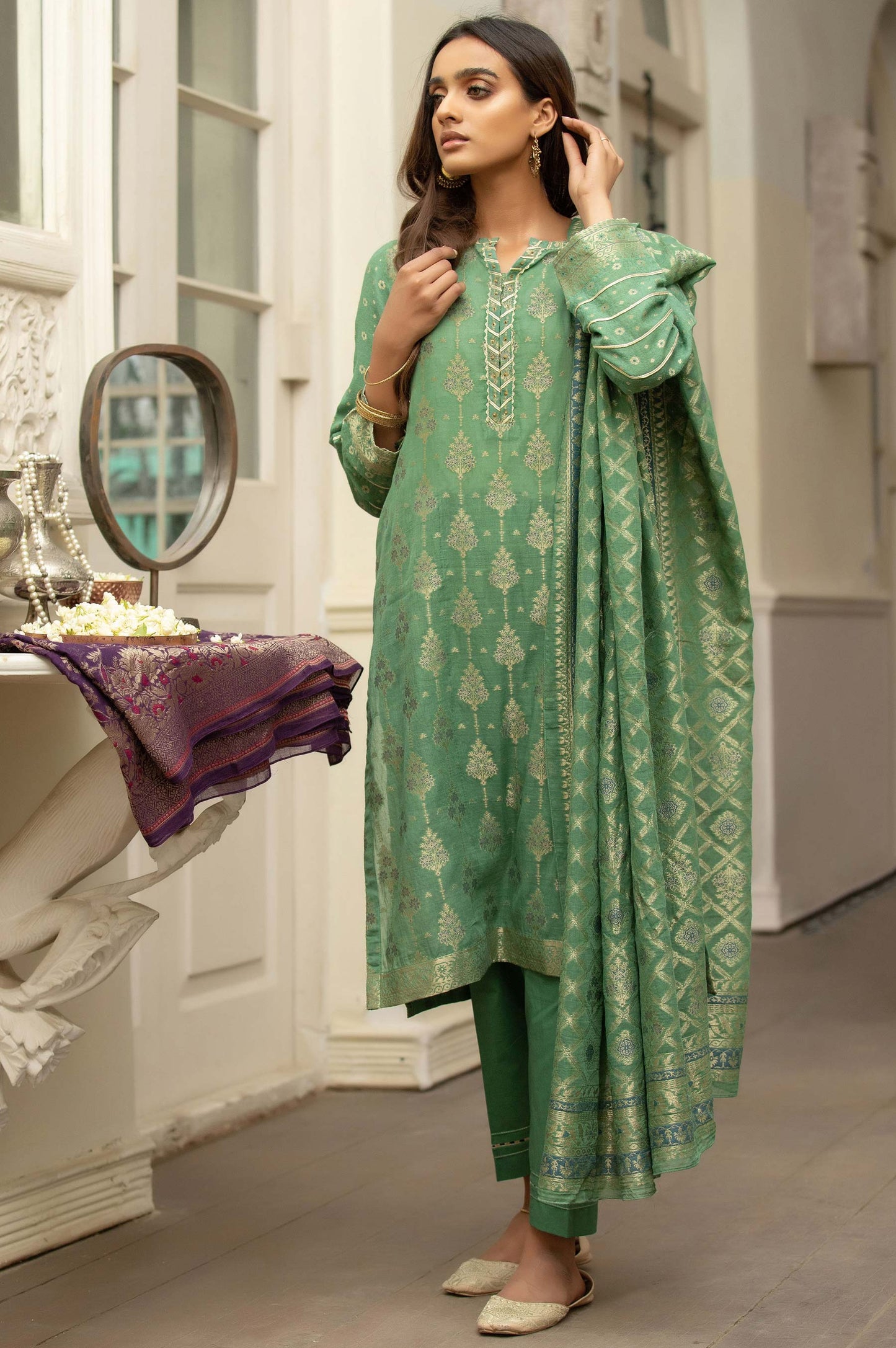 Unstitched 3 Piece Jacquard Suit with Jacquard Dupatta