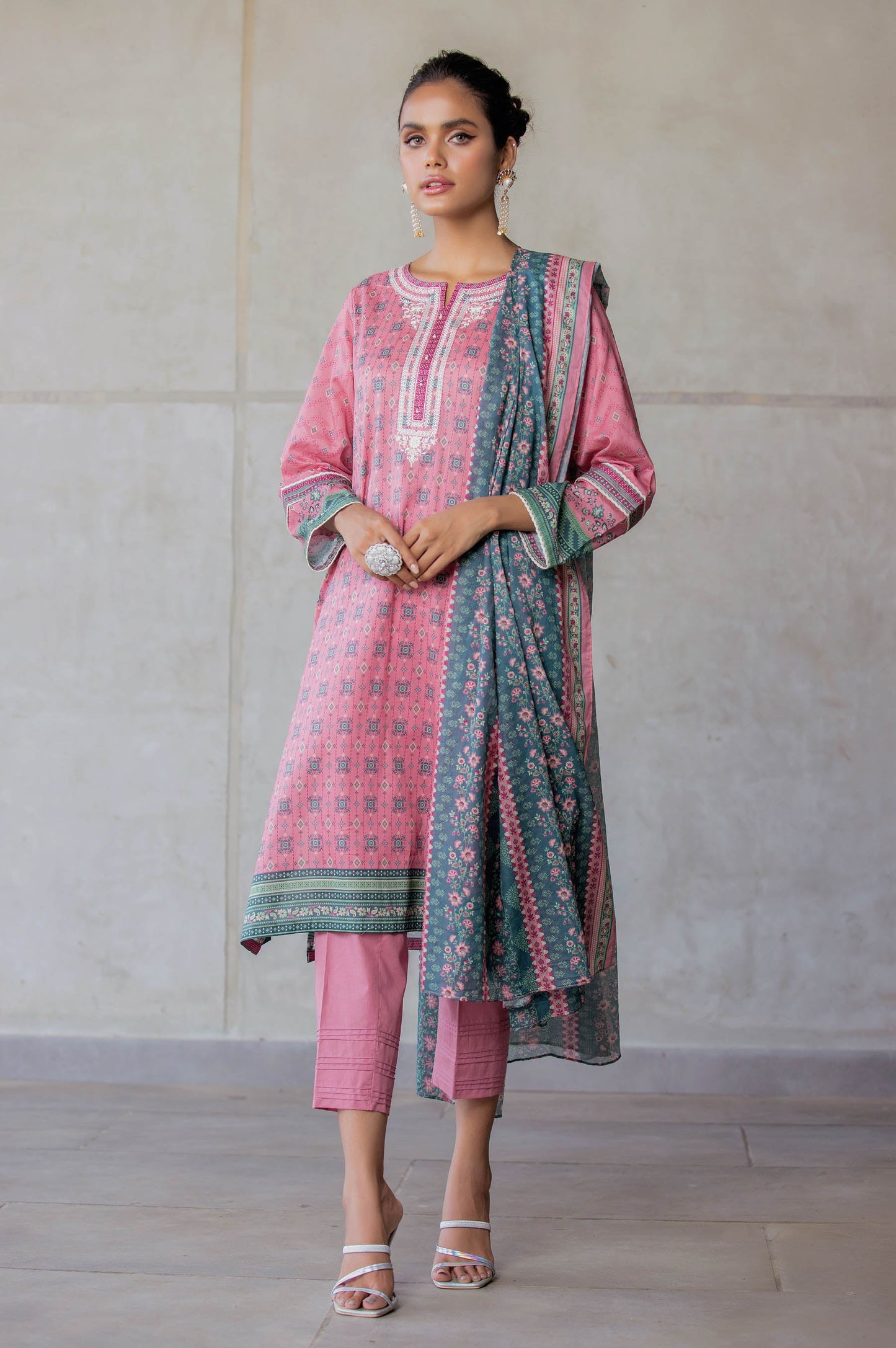 Unstitched 3 Piece Doria Lawn Suit with Voile Slub Dupatta