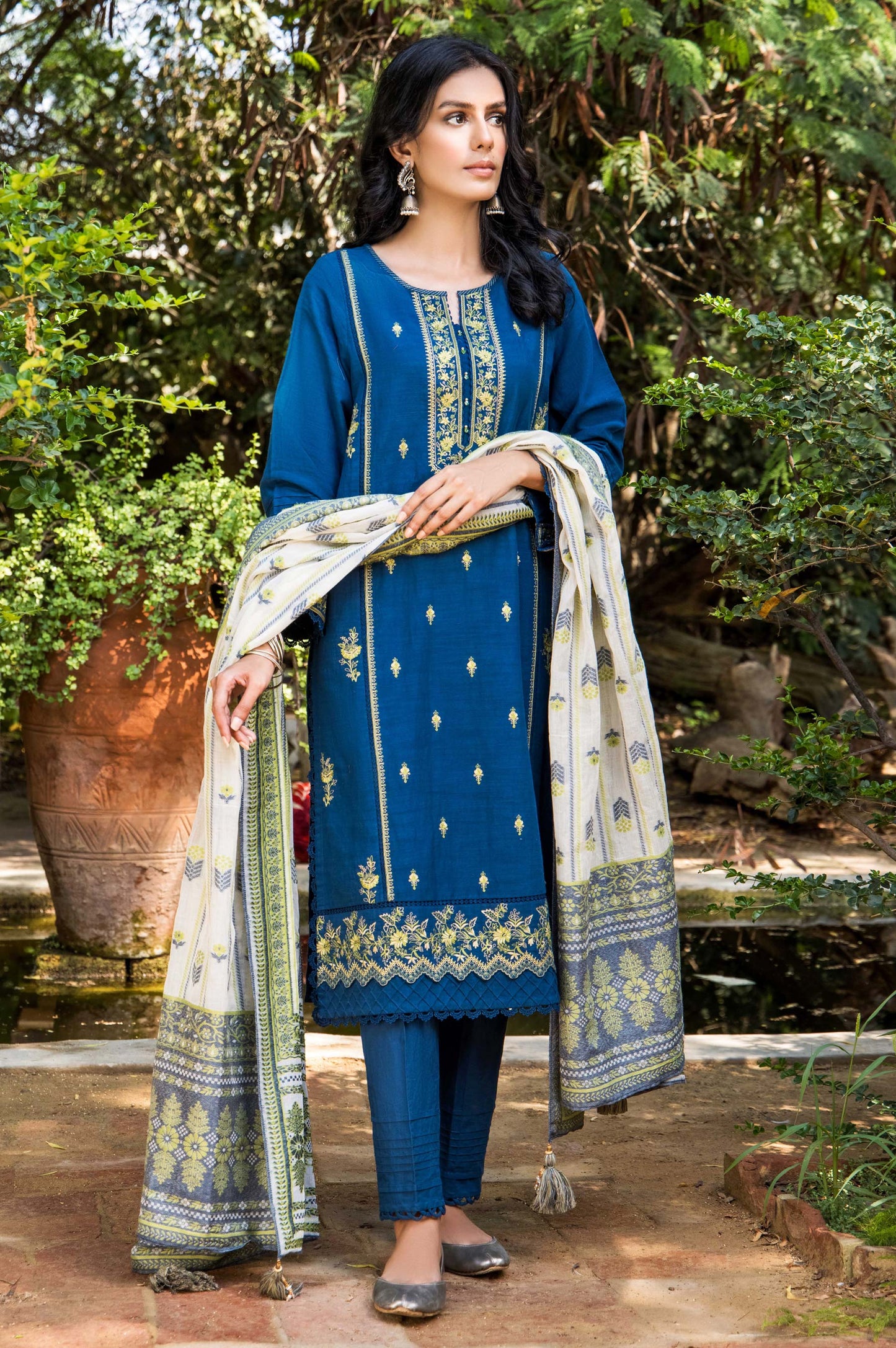 Unstitched 3 Piece Embroidered Khaddar with  Jacquard Suit