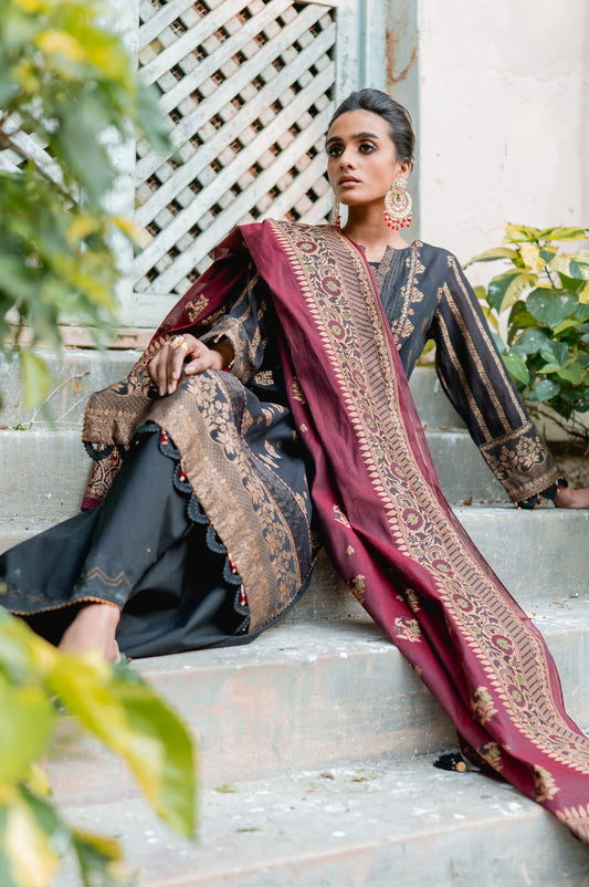 Unstitched 3 Piece Yarn Dyed Jacquard Suit