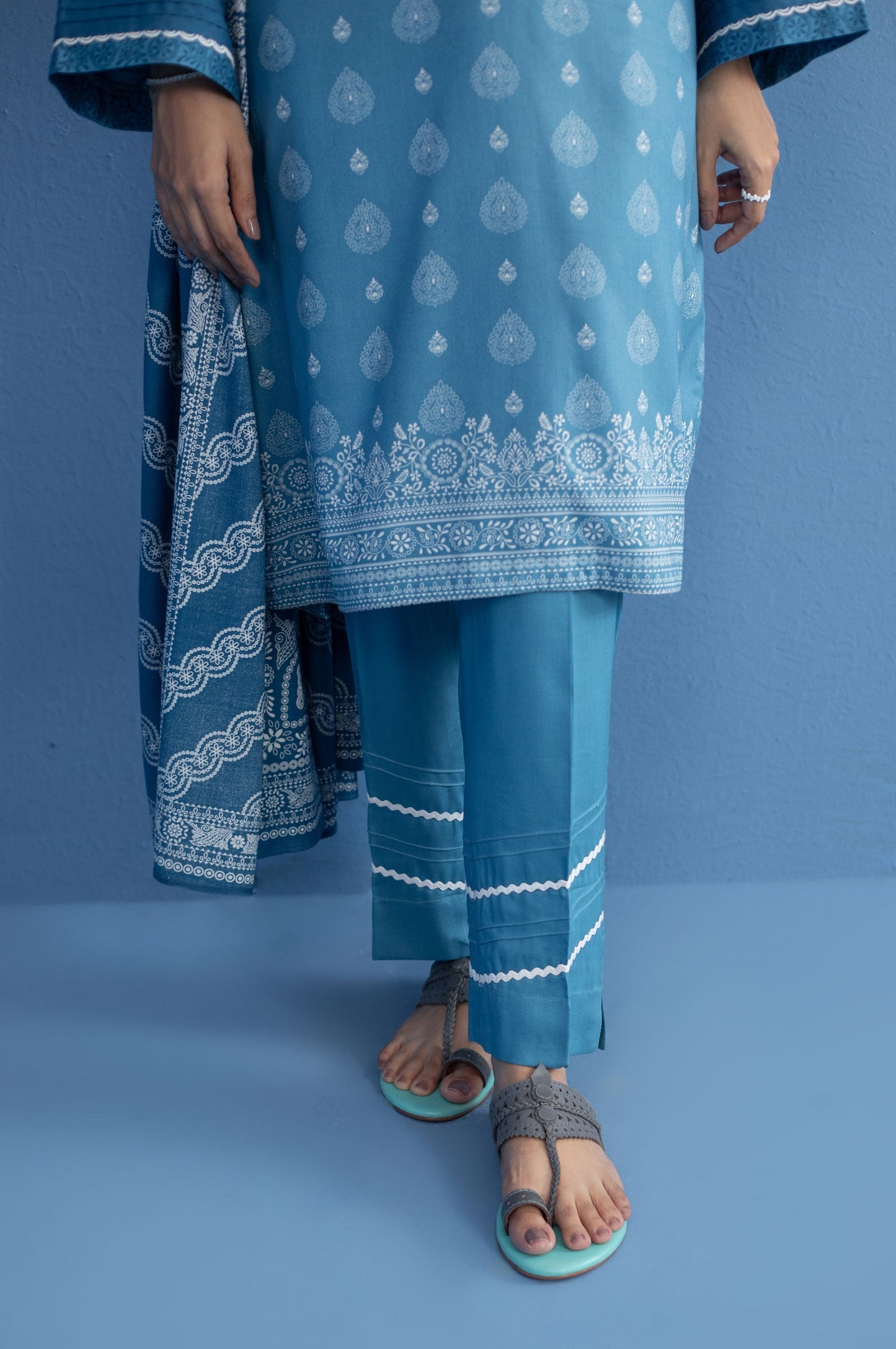 Unstitched 3 Piece Printed Linen Viscose Suit