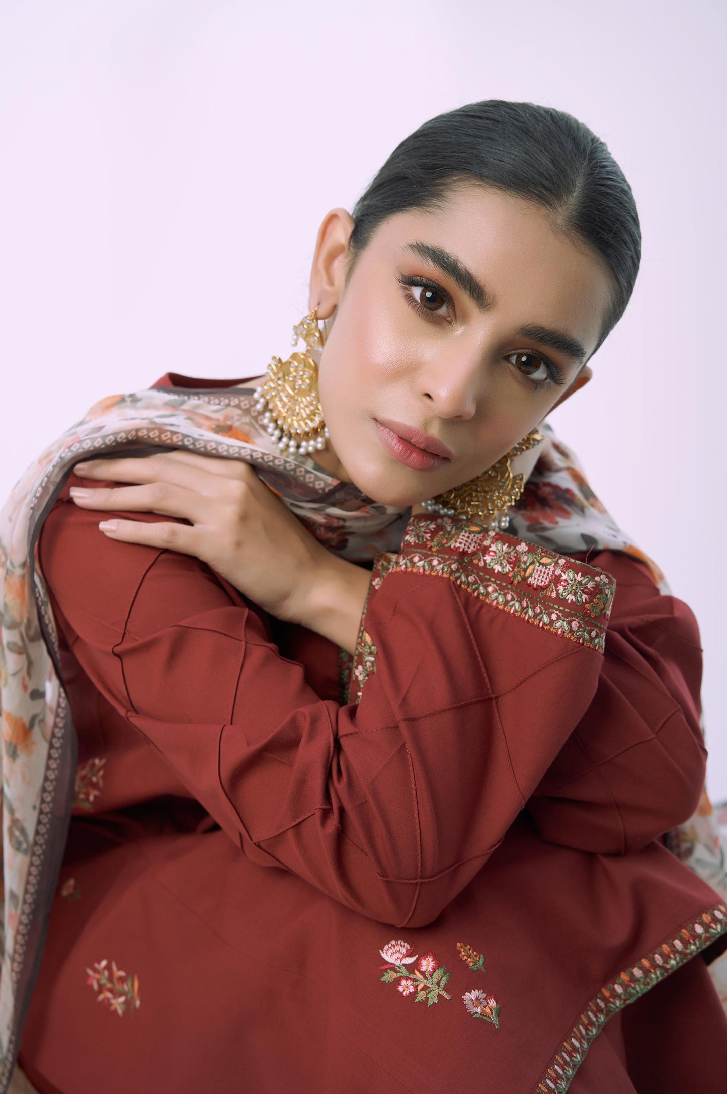 Unstitched 3 Piece Embroidered Cambric with Chiffon Dupatta