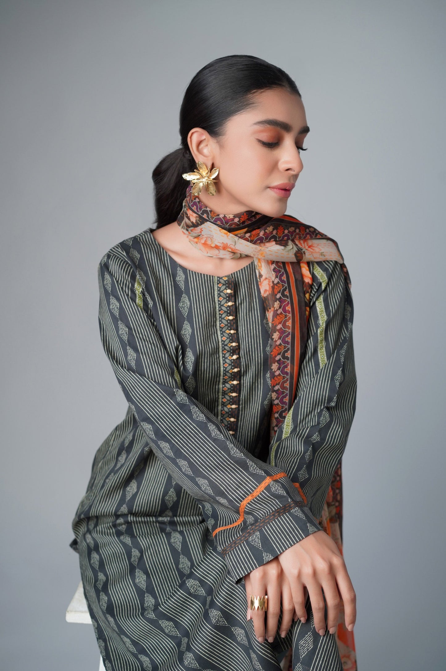 Unstitched 3 Piece Printed Lawn Shirt with Chiffon Dupatta