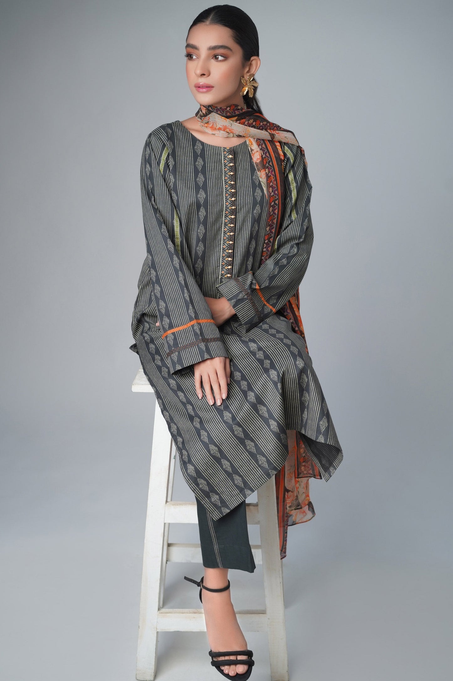 Unstitched 3 Piece Printed Lawn Shirt with Chiffon Dupatta