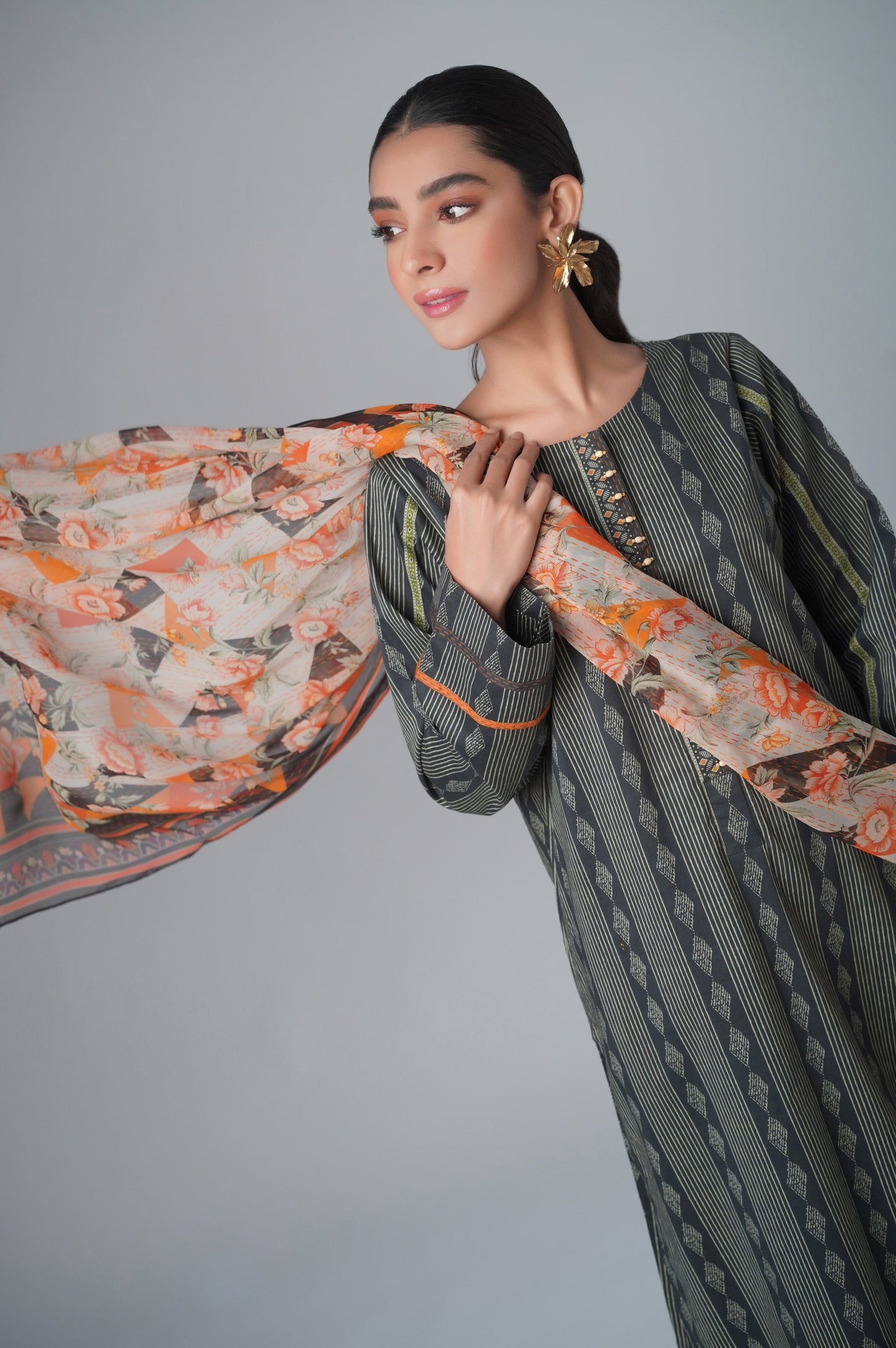 Unstitched 3 Piece Printed Lawn Shirt with Chiffon Dupatta