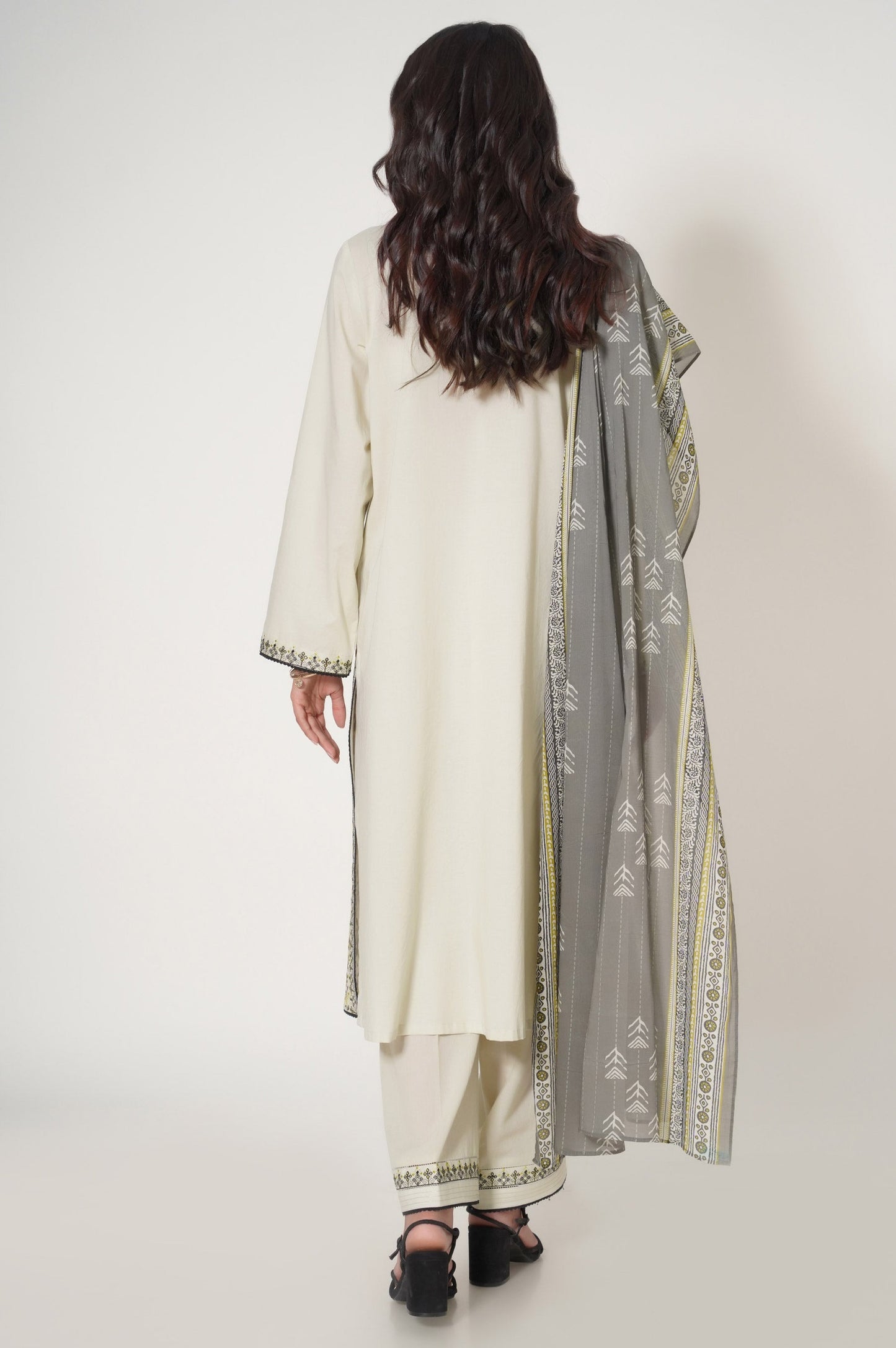 Unstitched 3 Piece Embroidered Slub Cambric Suit