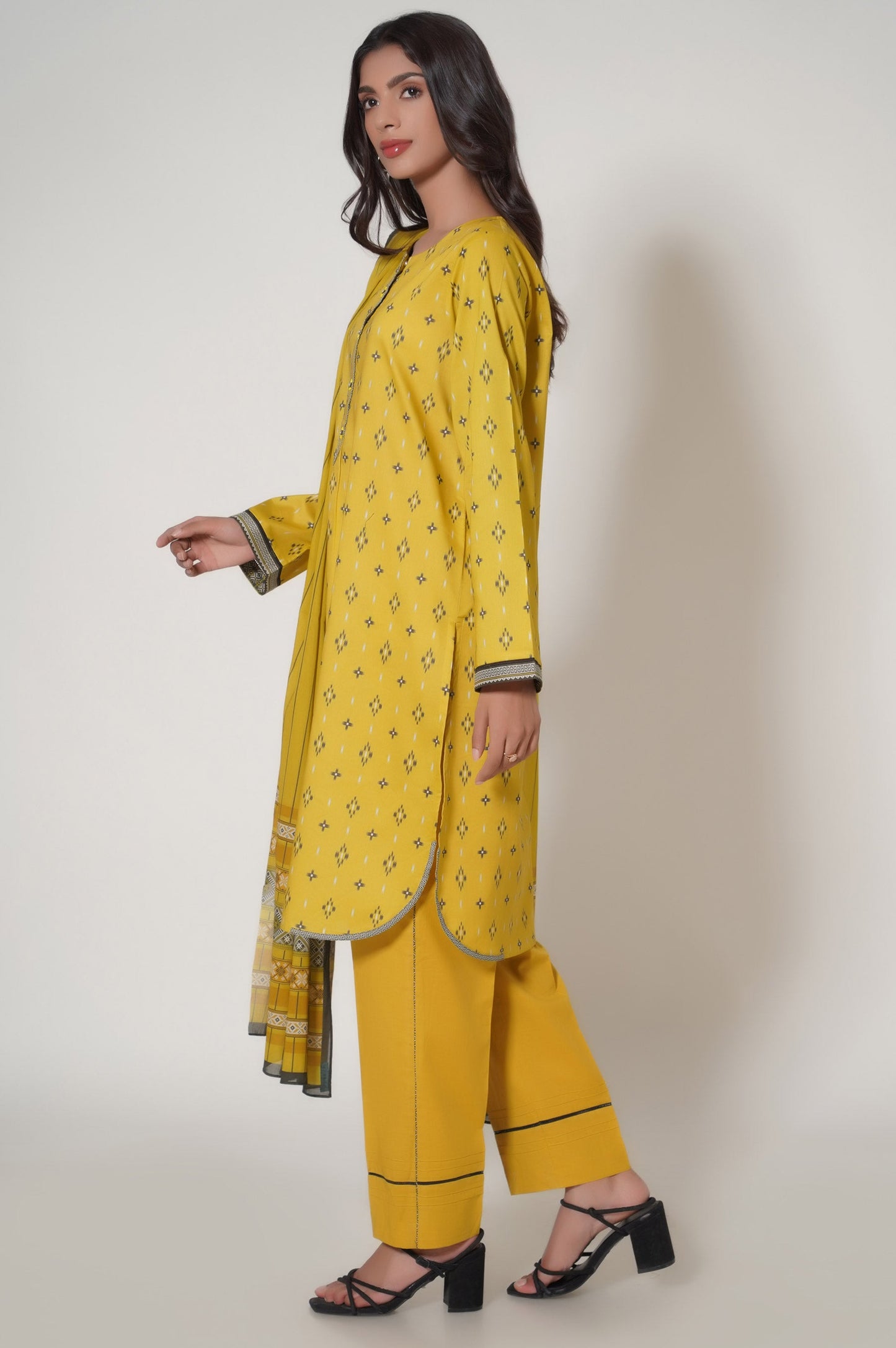 Unstitched 3 Piece Printed Cambric Suit