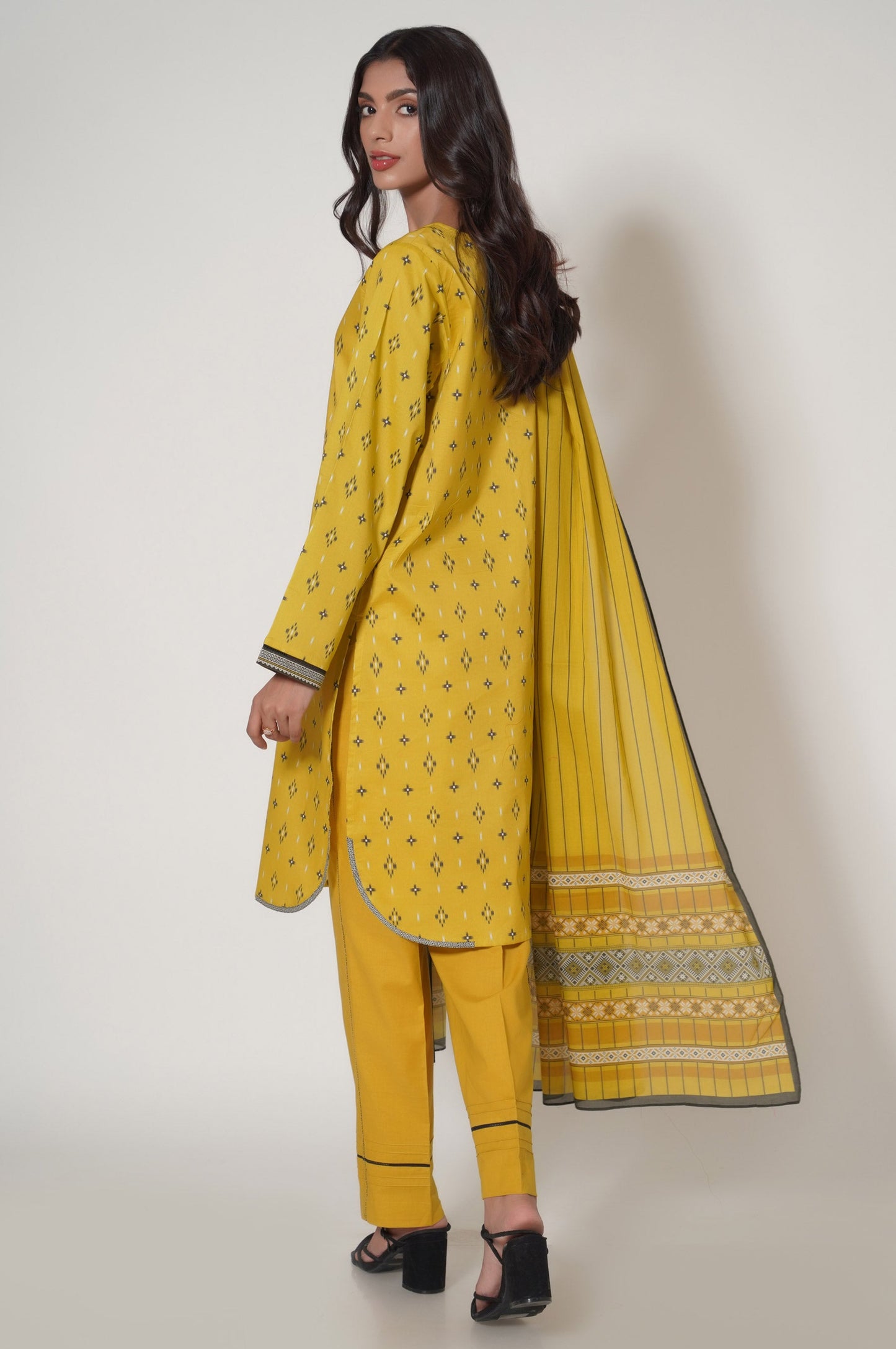 Unstitched 3 Piece Printed Cambric Suit