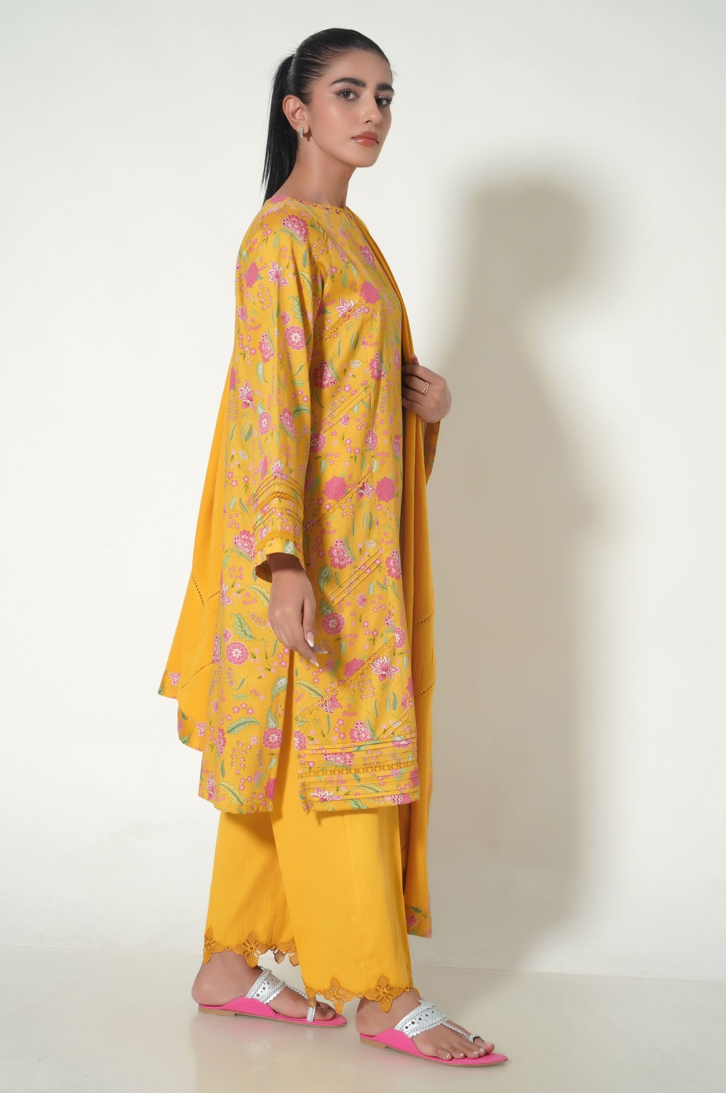 Unstitched 3 Piece Printed Cottle Suit