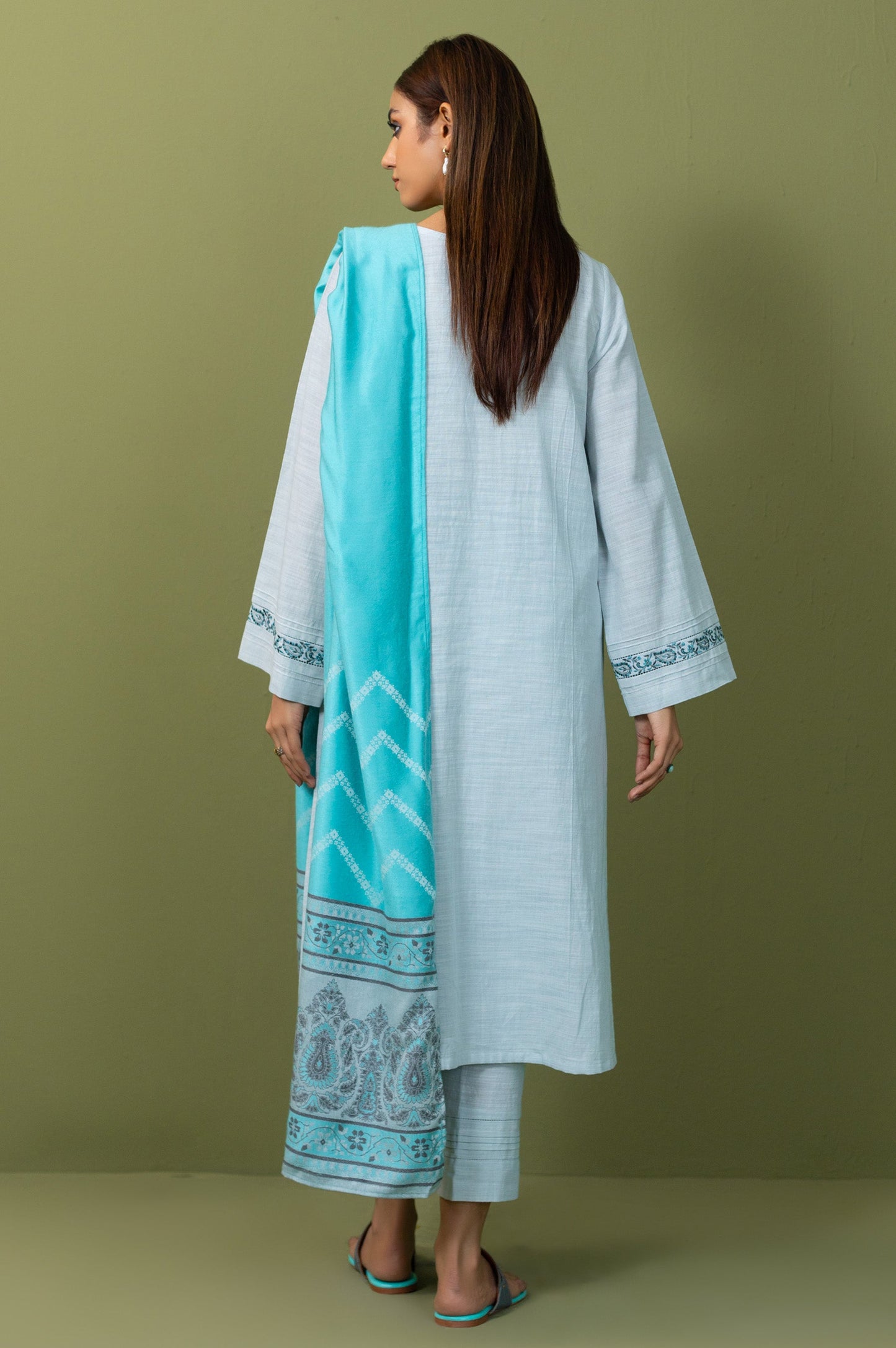 Unstitched 3 Piece Embroidered Khaddar Suit