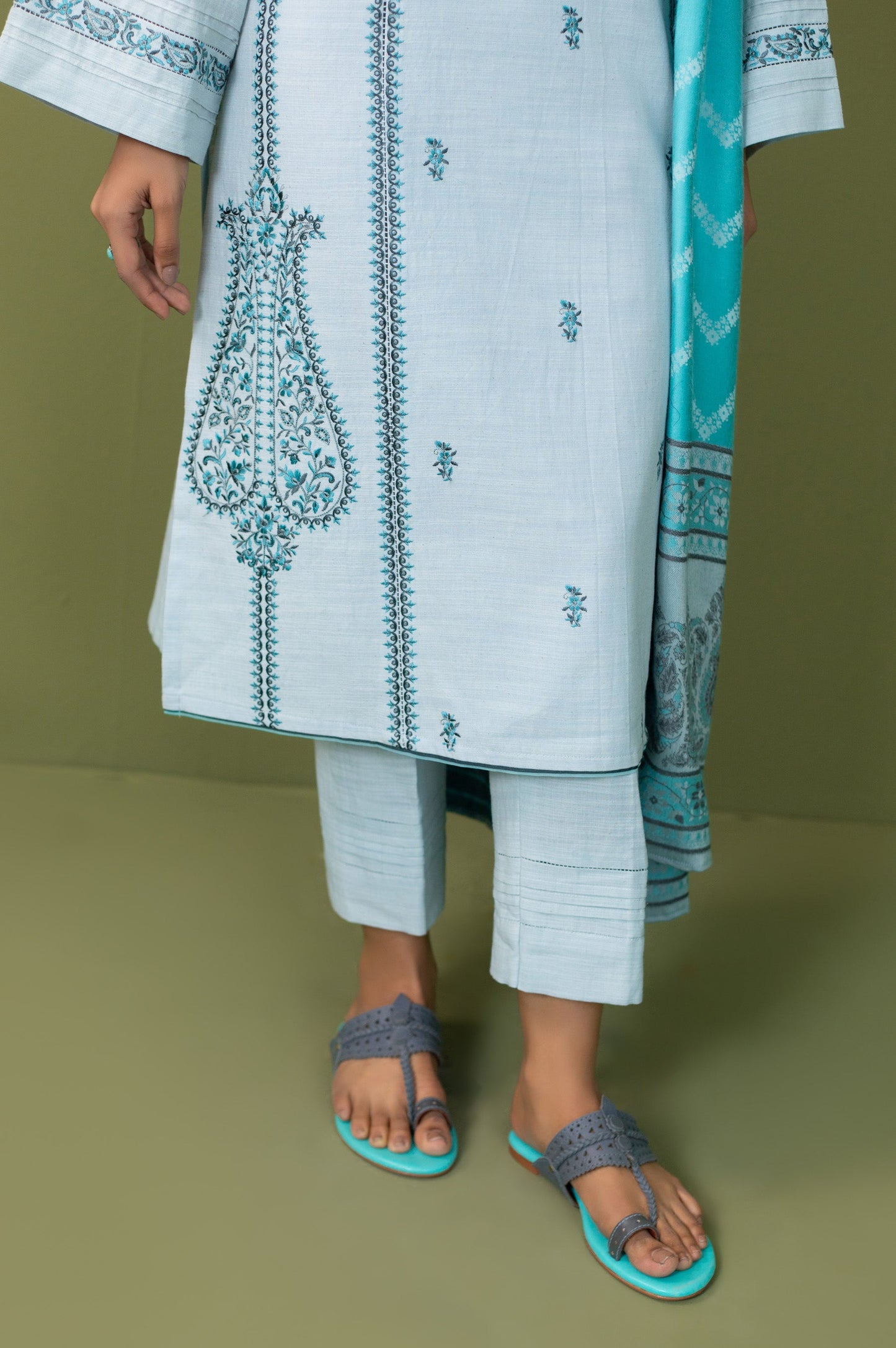 Unstitched 3 Piece Embroidered Khaddar Suit