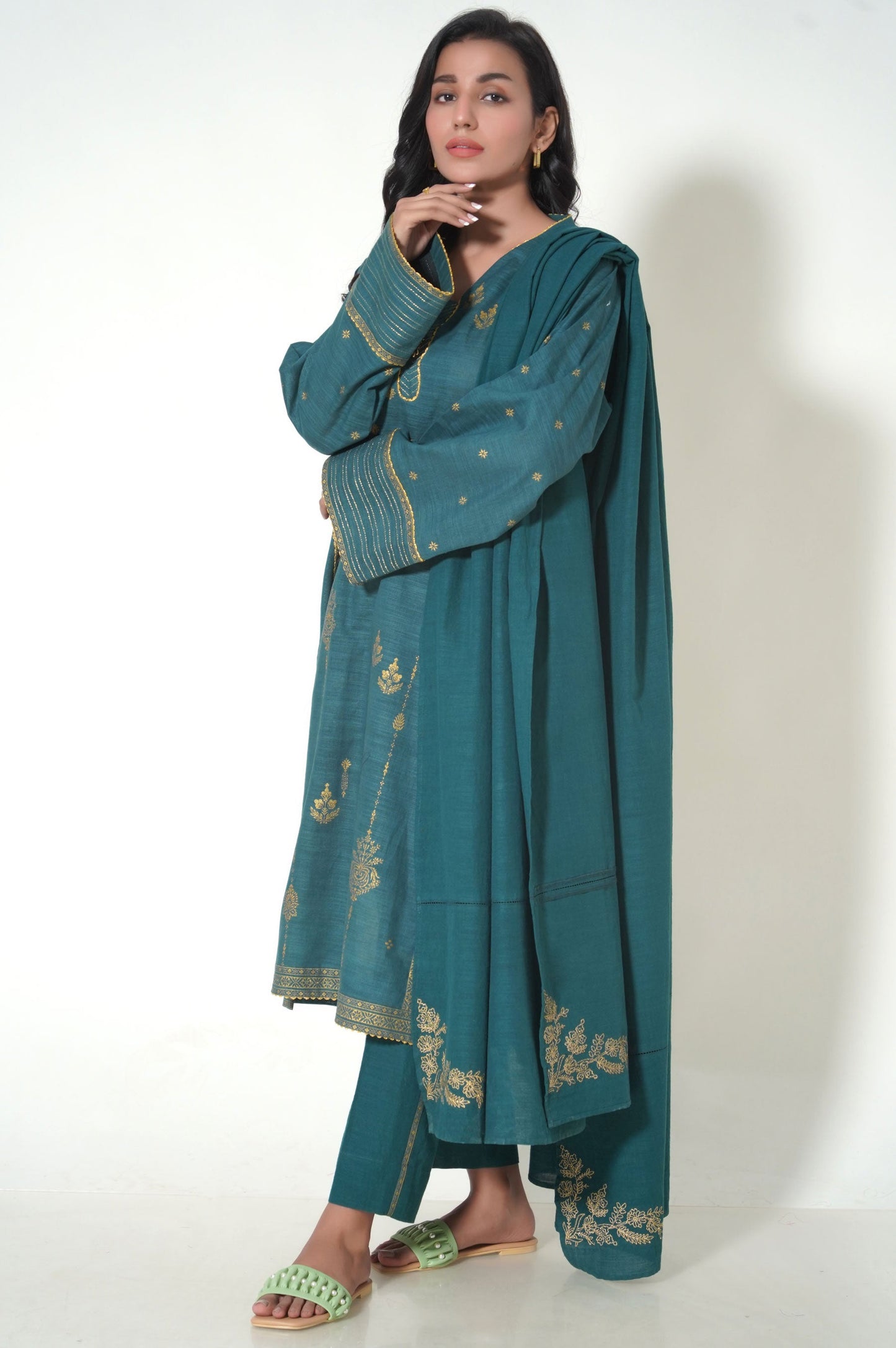 Unstitched 3 Piece Printed Khaddar Suit