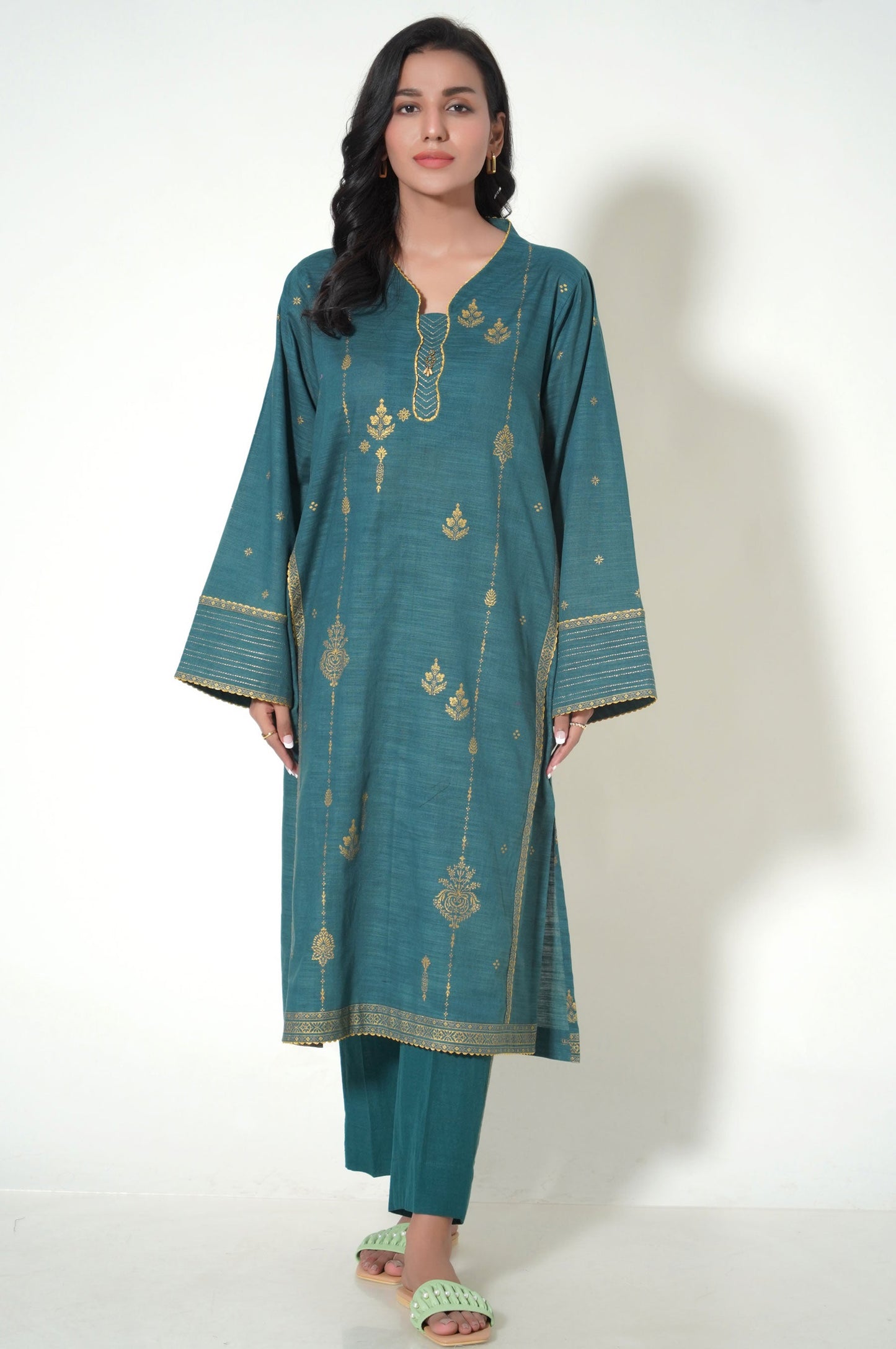 Unstitched 3 Piece Printed Khaddar Suit