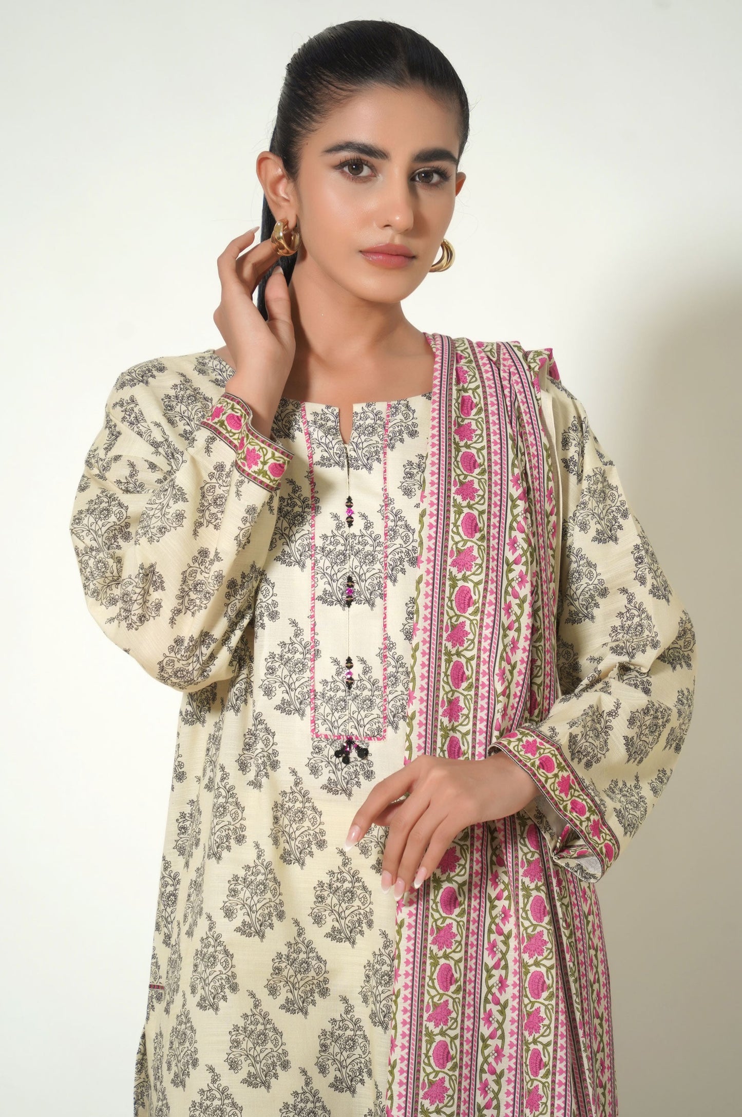 Unstitched 3 Piece Printed Khaddar Suit