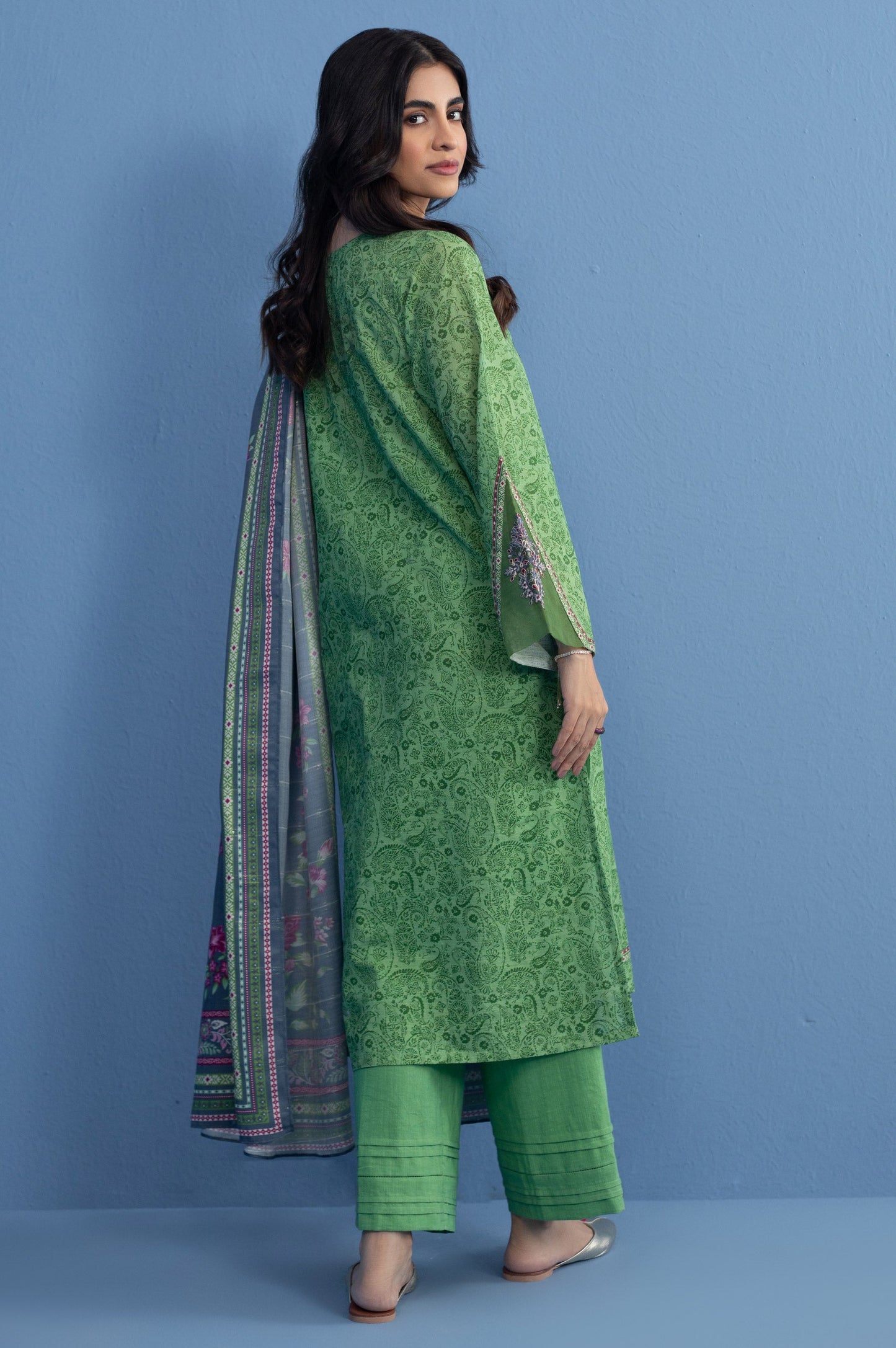 Unstitched 3 Piece Embroidered Khaddar Suit