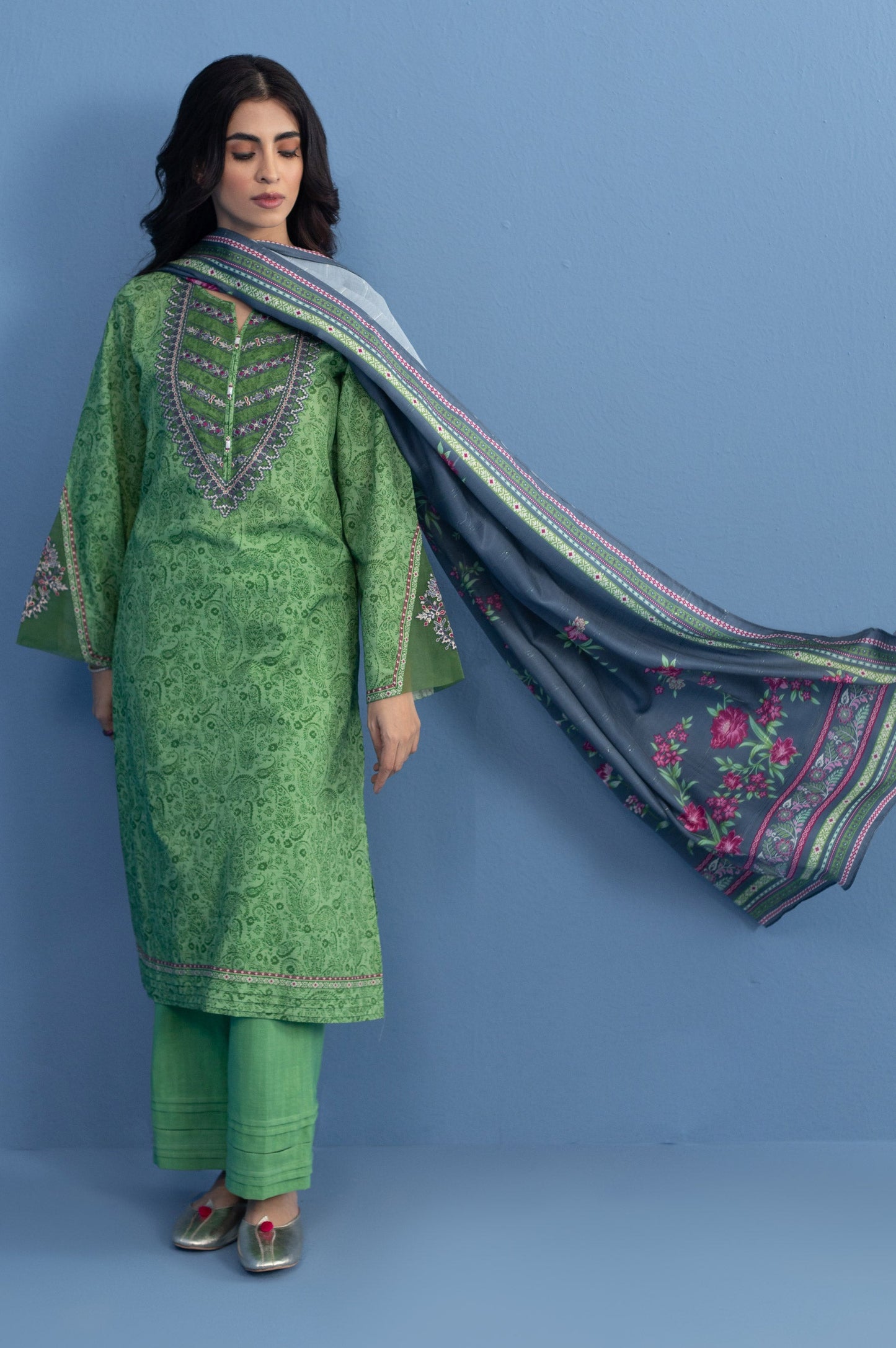 Unstitched 3 Piece Embroidered Khaddar Suit