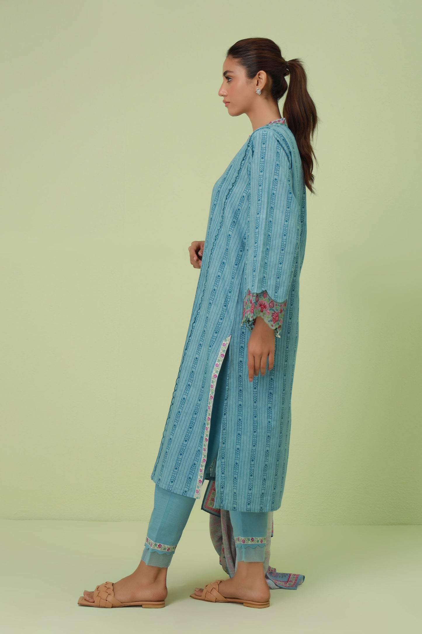 Unstitched 3 Piece Embroidered Khaddar Suit