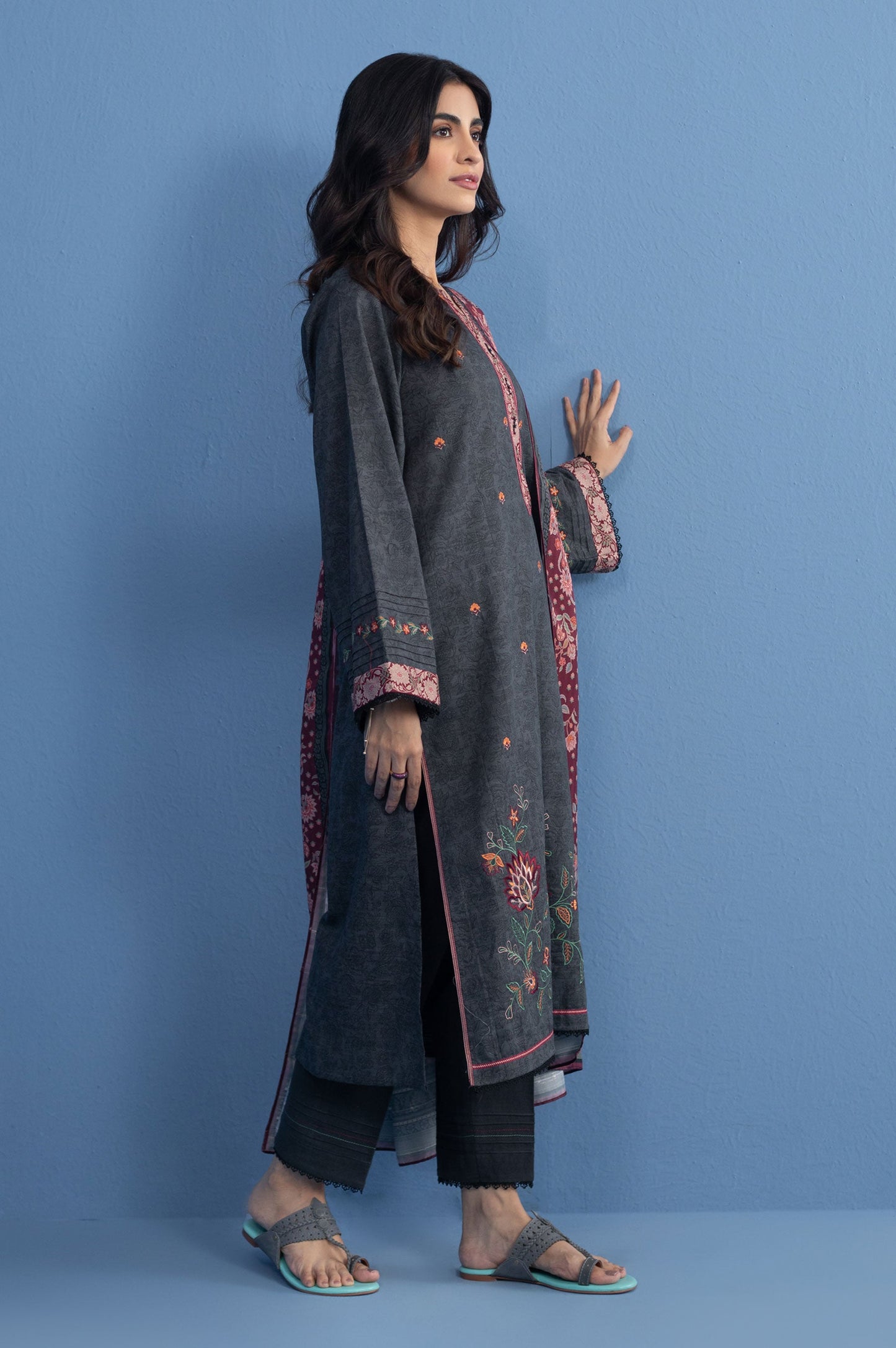 Unstitched 3 Piece Embroidered Khaddar Suit