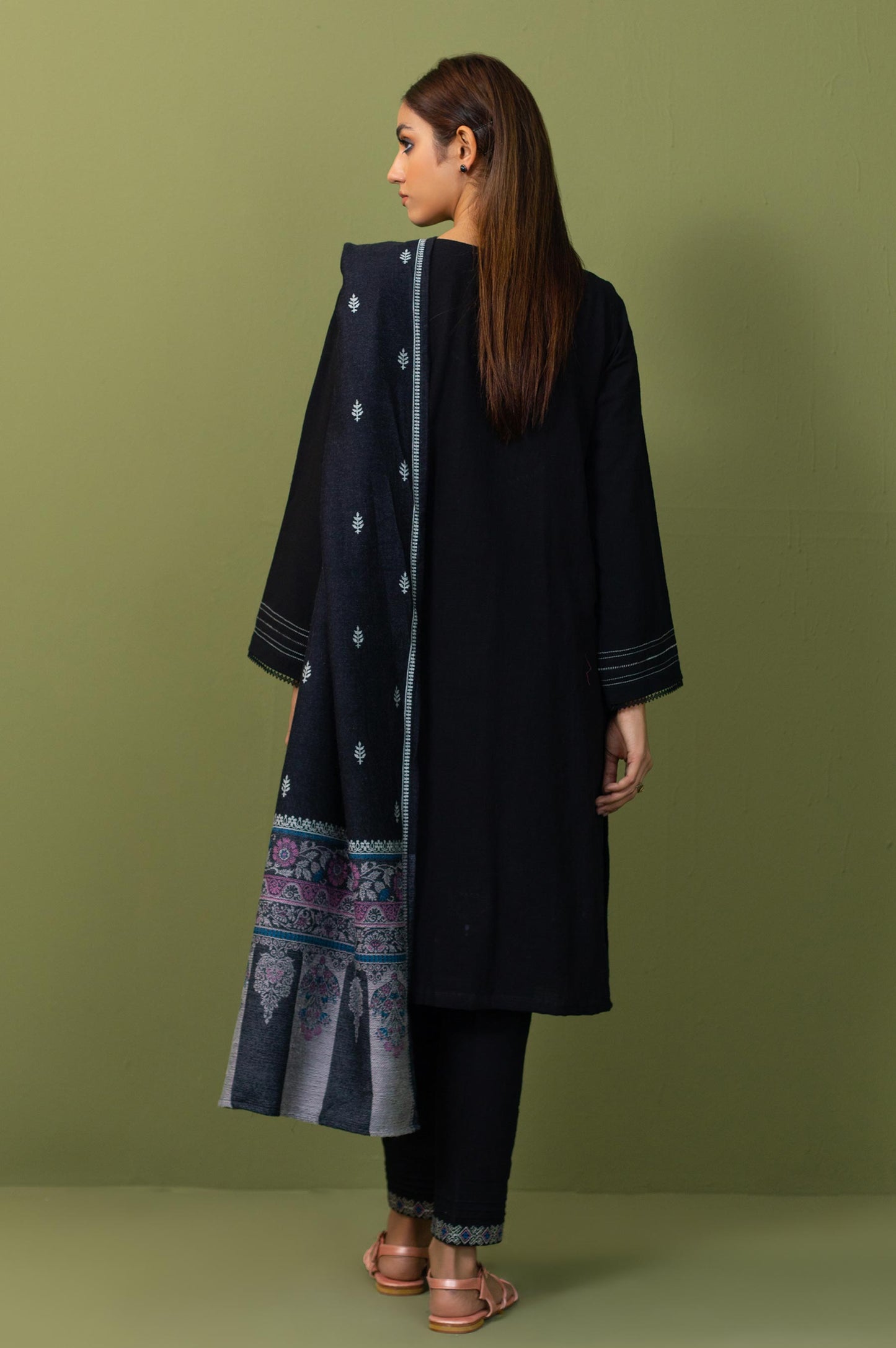 Unstitched 3 Piece Embroidered Khaddar Suit