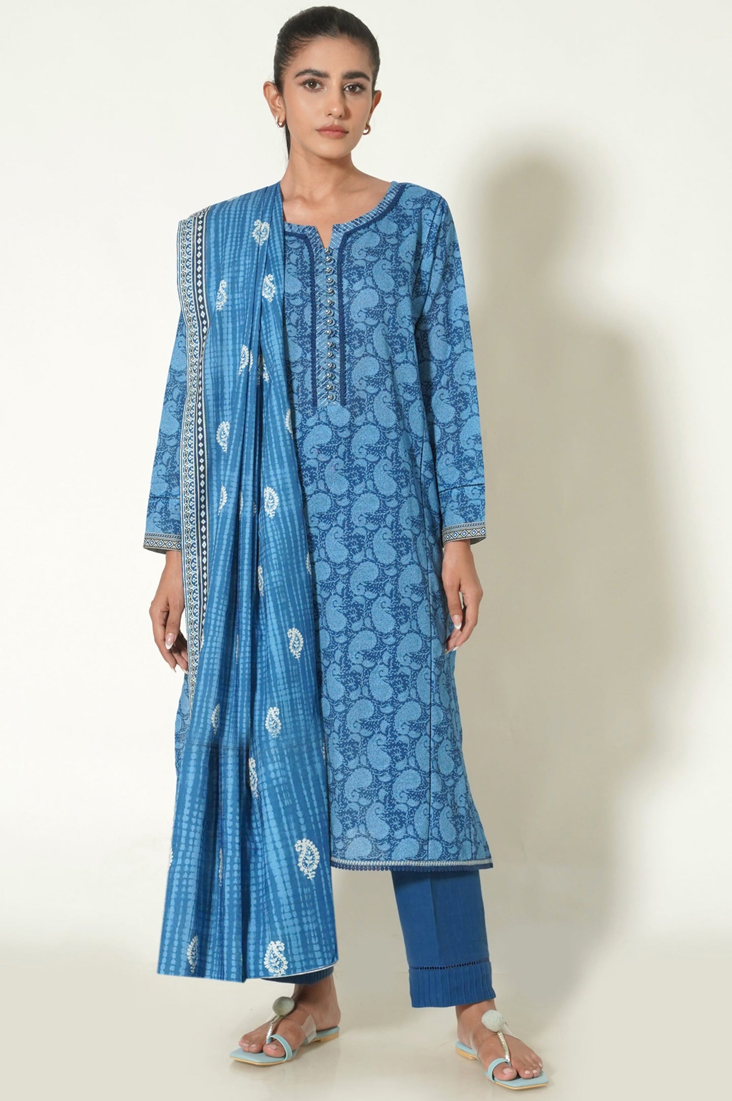 Unstitched 3 Piece Printed Khaddar Suit