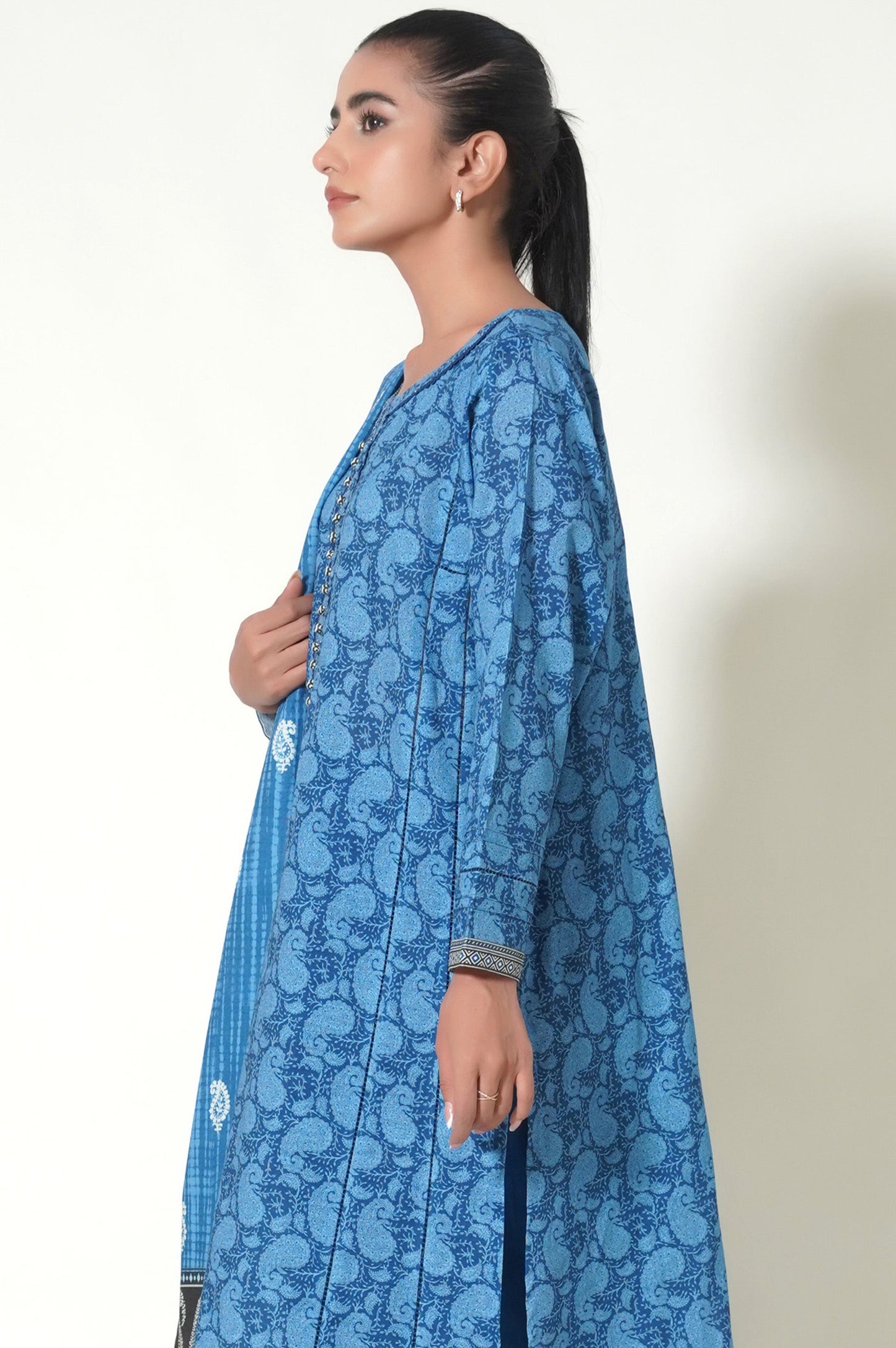Unstitched 3 Piece Printed Khaddar Suit