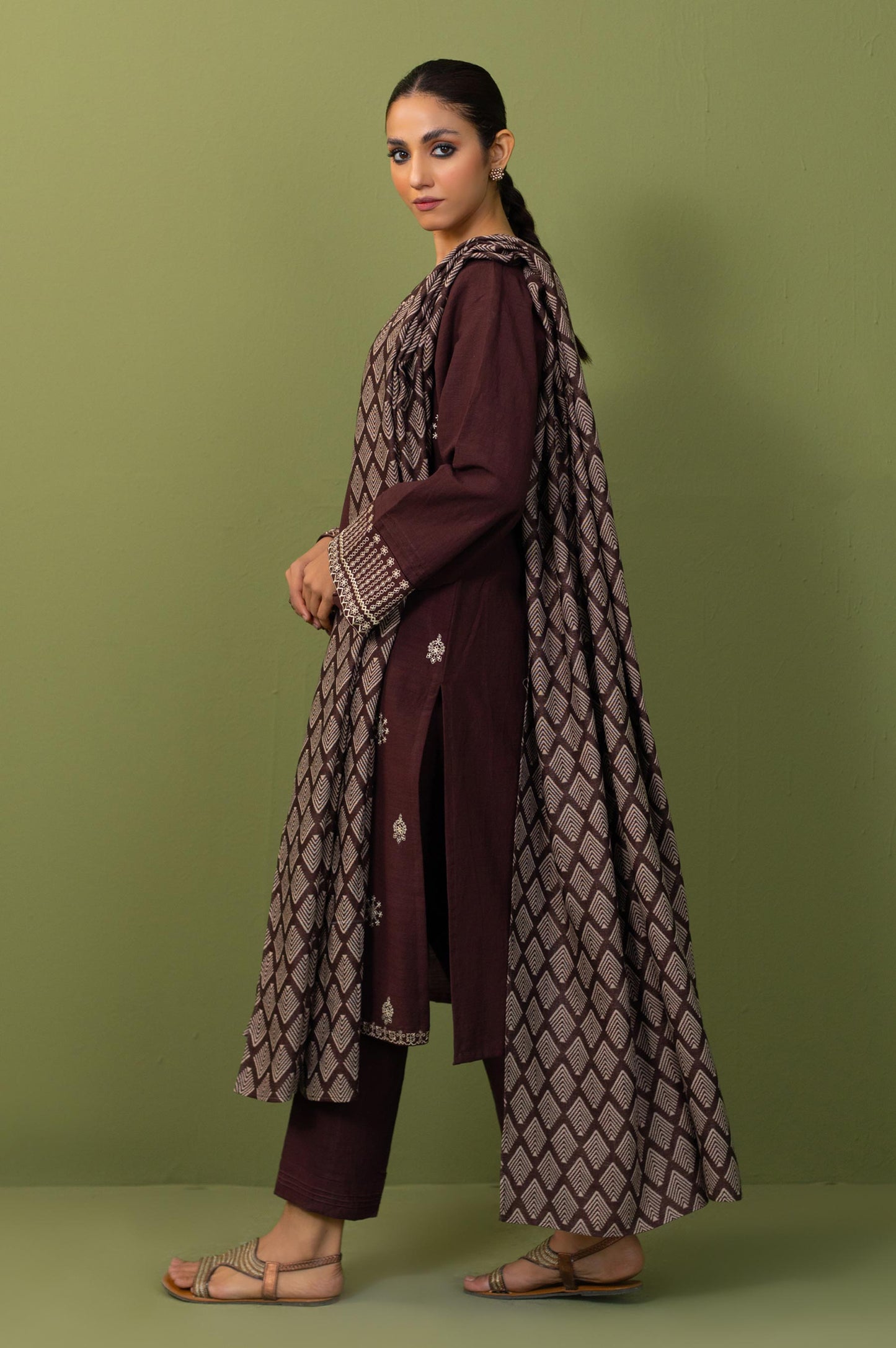 Unstitched 3 Piece Embroidered Doria Suit