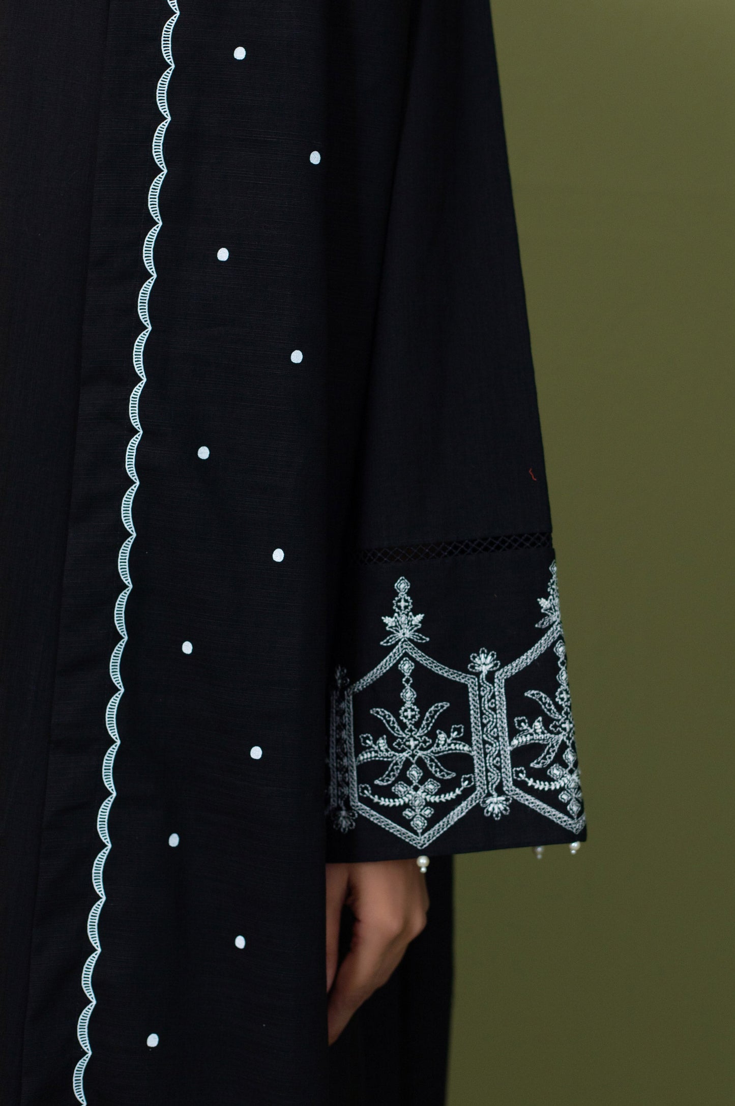 Unstitched 3 Piece Embroidered Khaddar Suit