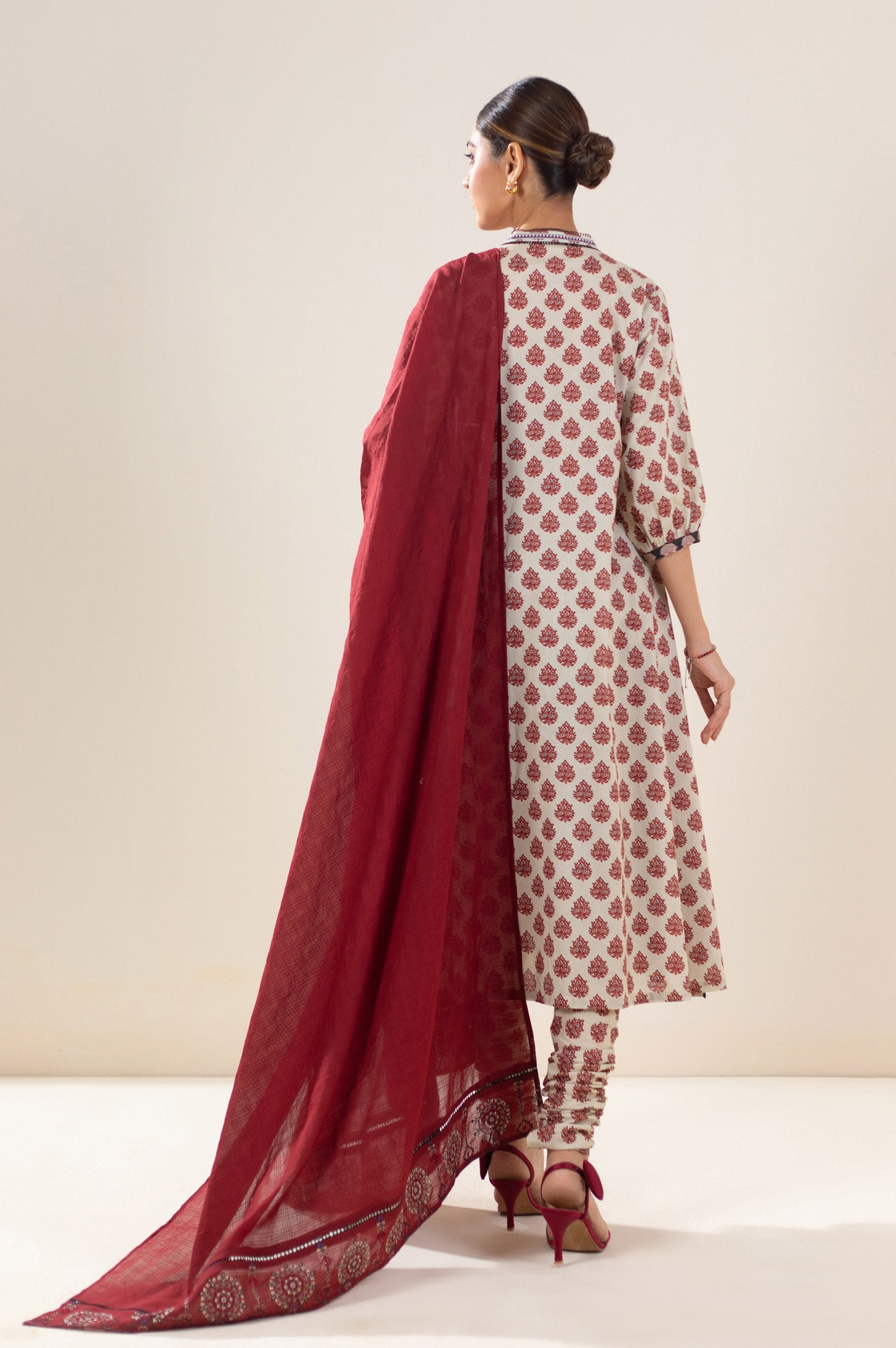 Unstitched 3 Piece Printed Cambric Suit