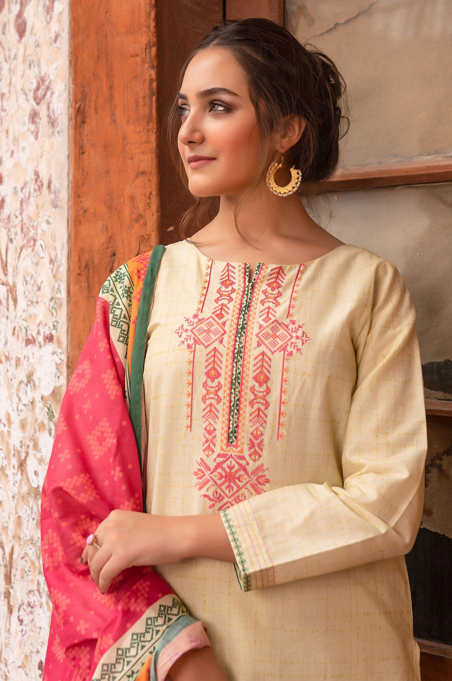 Stitched 3 Piece Printed Khaddar Suit