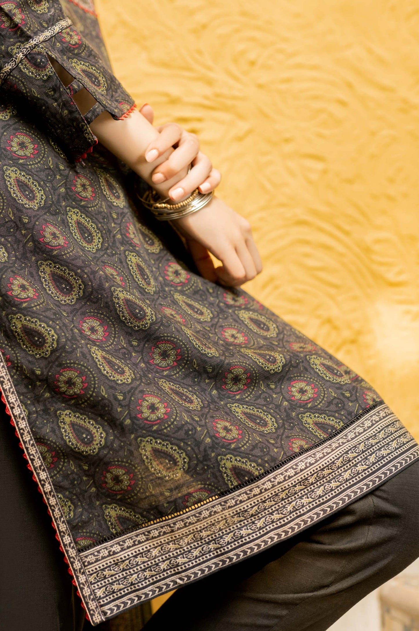 Stitched 3 Piece Printed Khaddar Suit