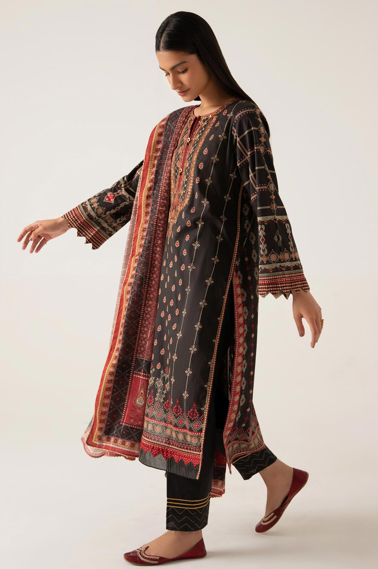 Stitched 3 Piece Embroidered Lawn shirt with Zari Organza Dupatta