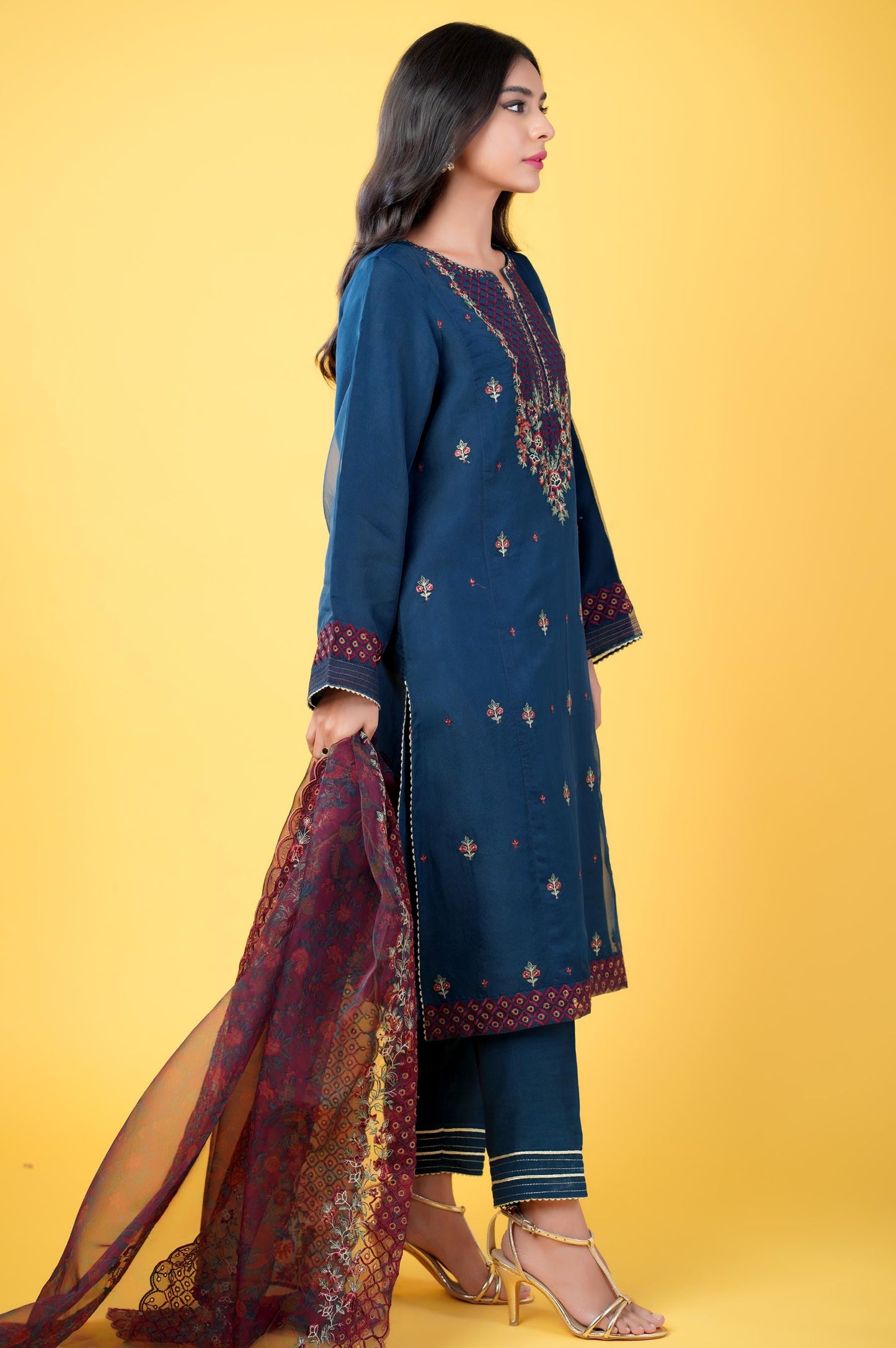 3 Pieces Unstitched Embroidered Organza Suit