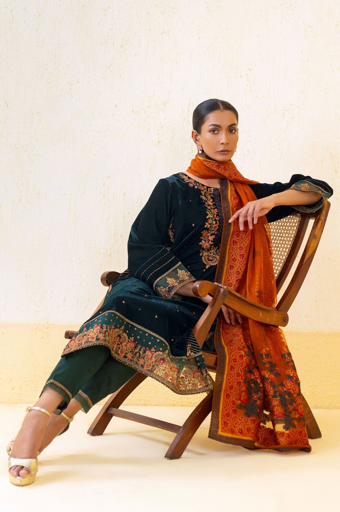 3 Piece Unstitched Embroidered Velvet Suit - Bottle Green