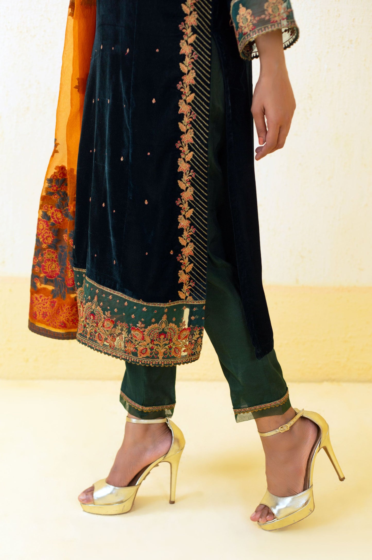 3 Piece Unstitched Embroidered Velvet Suit - Bottle Green