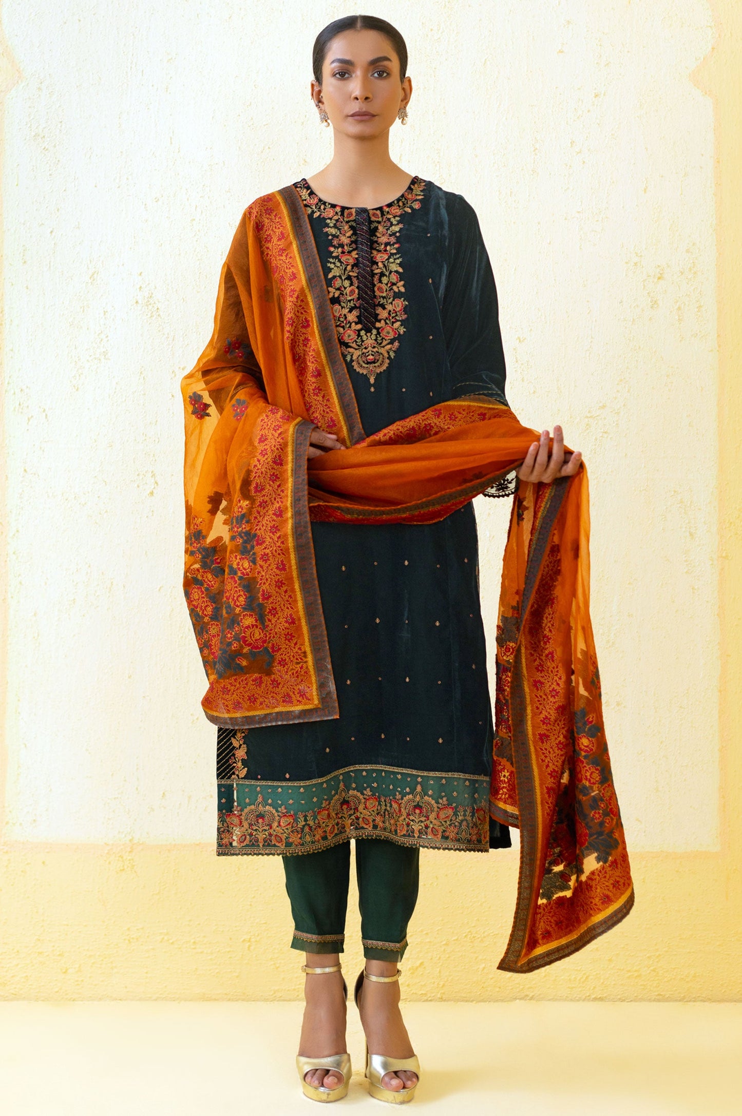 3 Piece Unstitched Embroidered Velvet Suit - Bottle Green